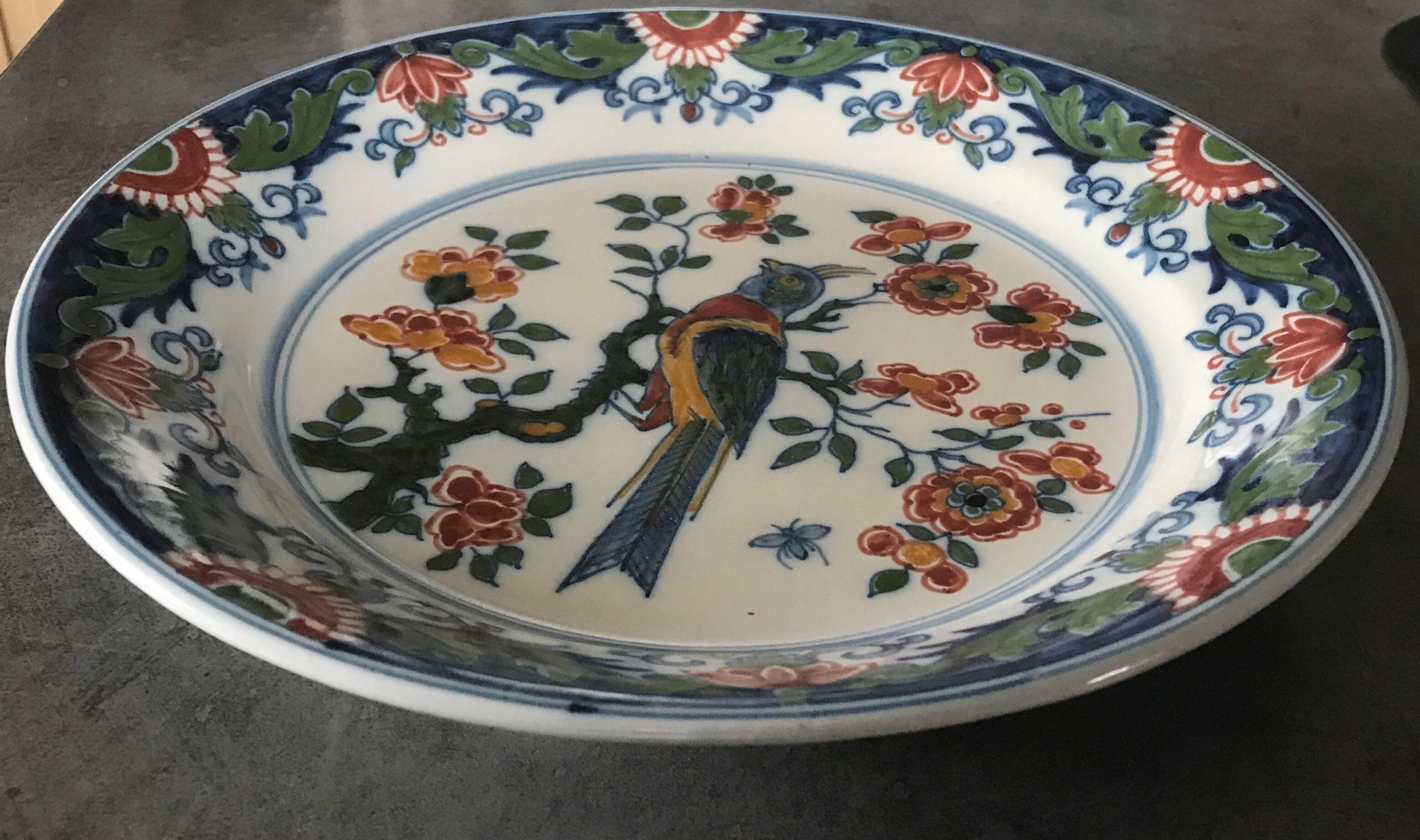 Wall plate in earthenware decorated with painting of flowers and bird 28 cm