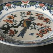 Assiette murale en faïence à décor de peinture de fleurs et oiseau 28 cm