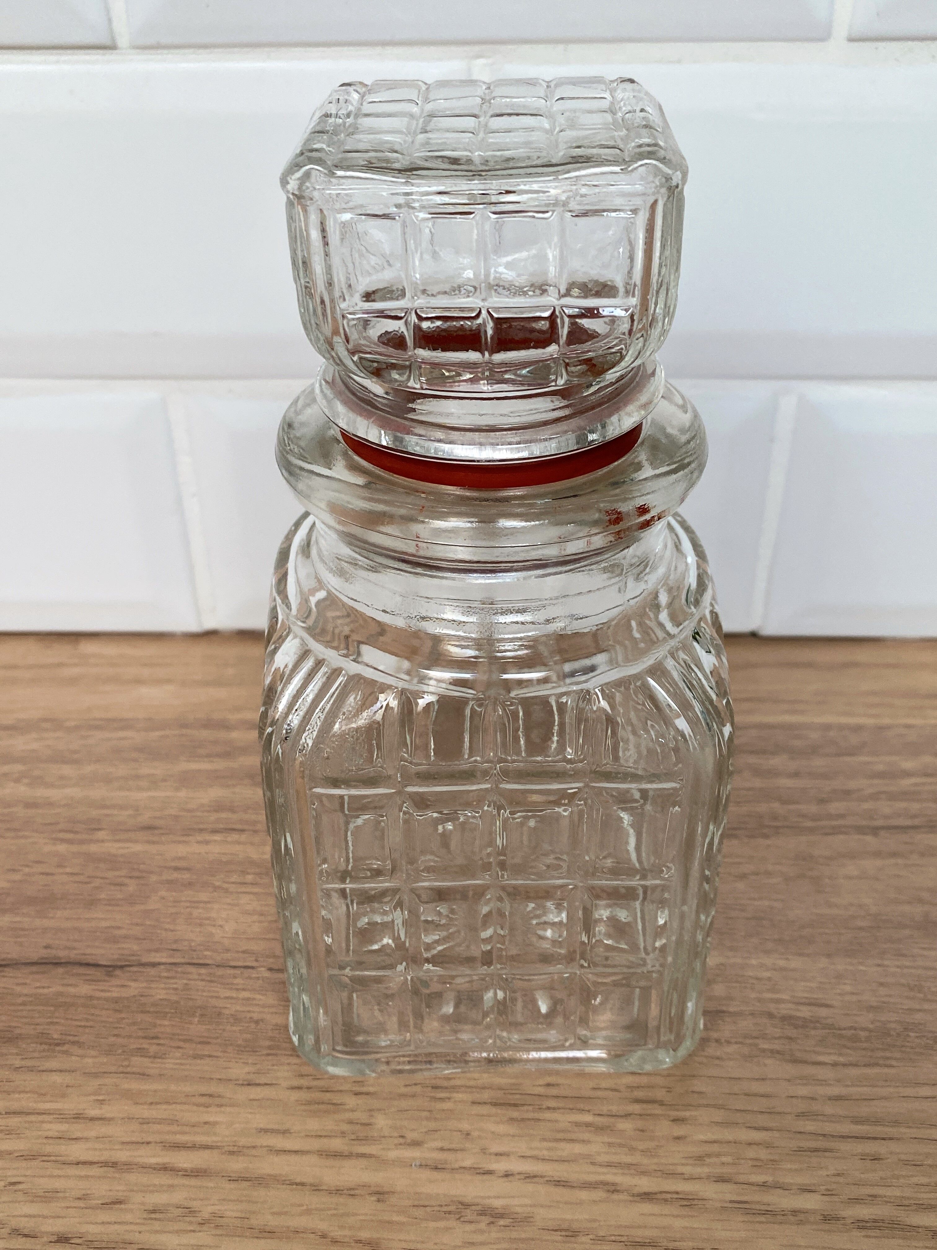 Glass jar