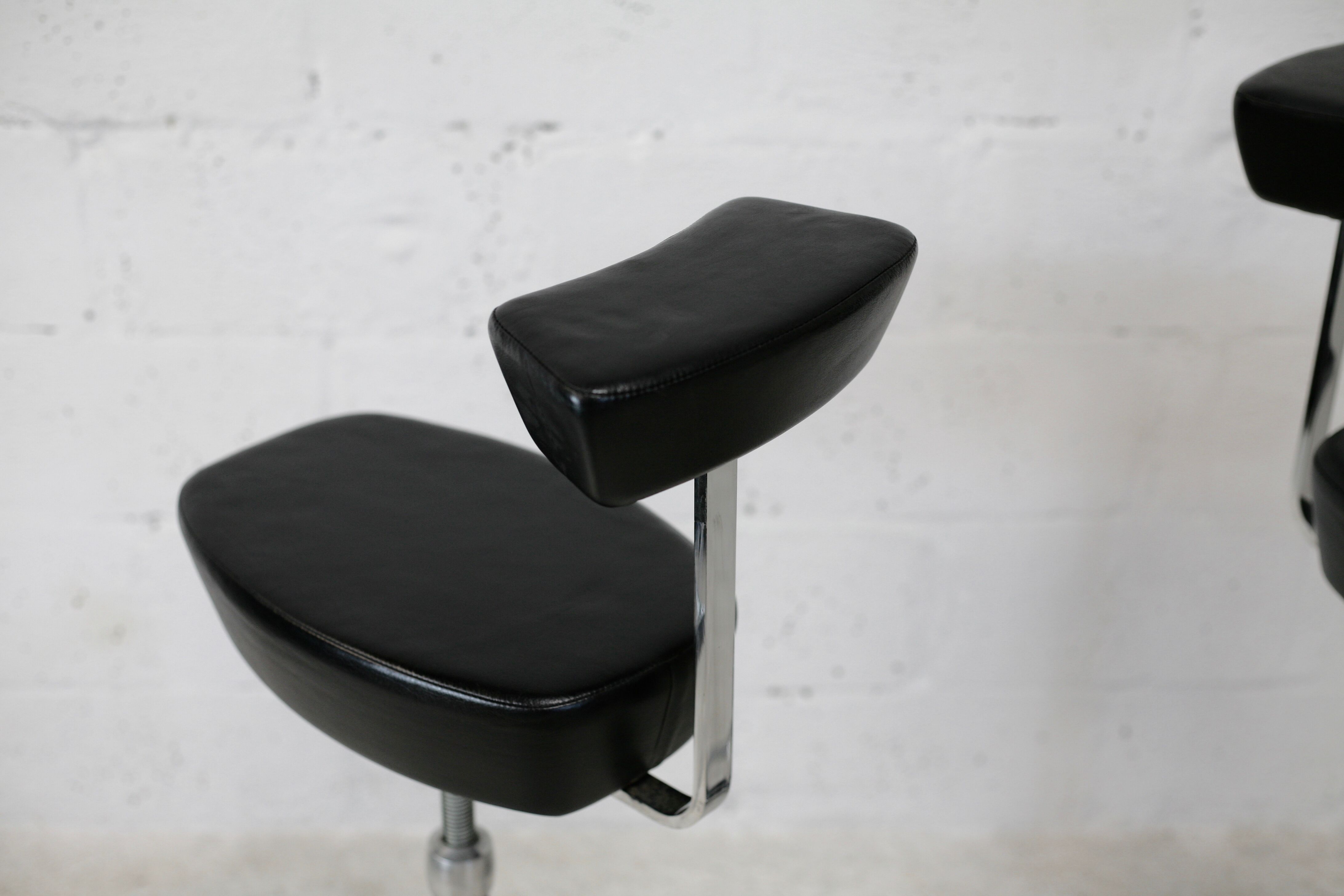 Pair of high stools by Georges Nelson, Vitra, 2001