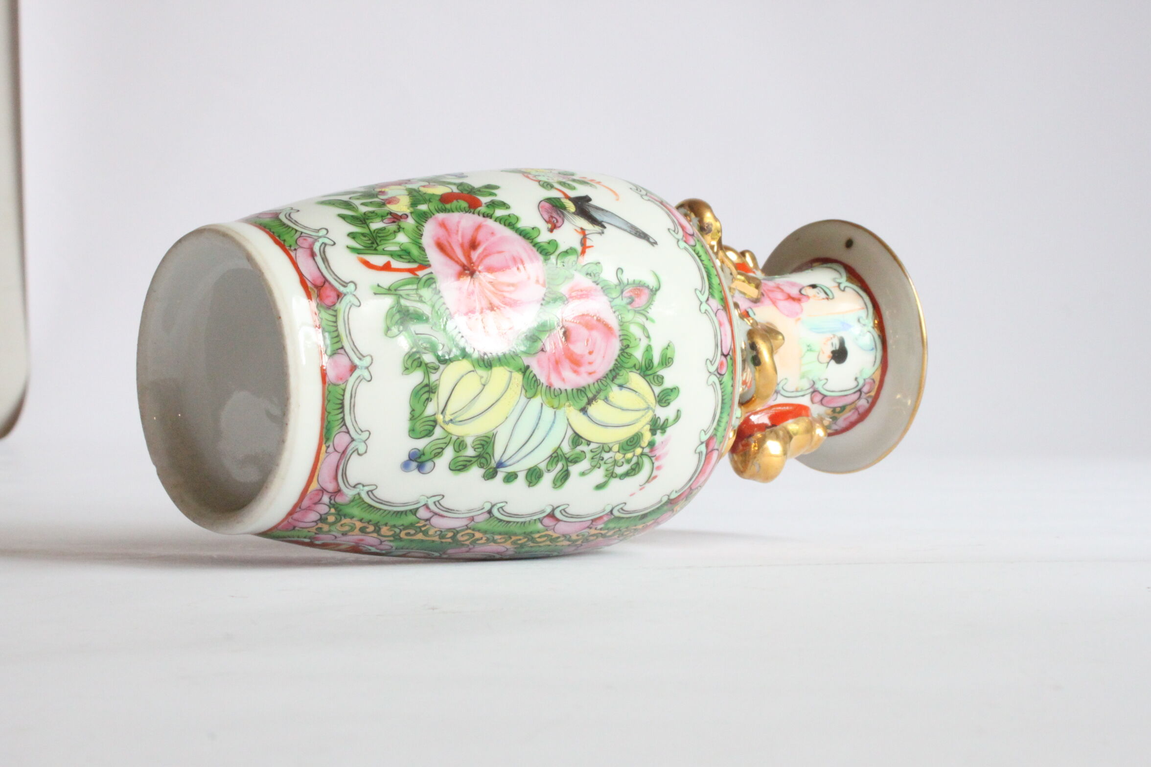 Famille rose medallion porcelain vase, early 20th century.