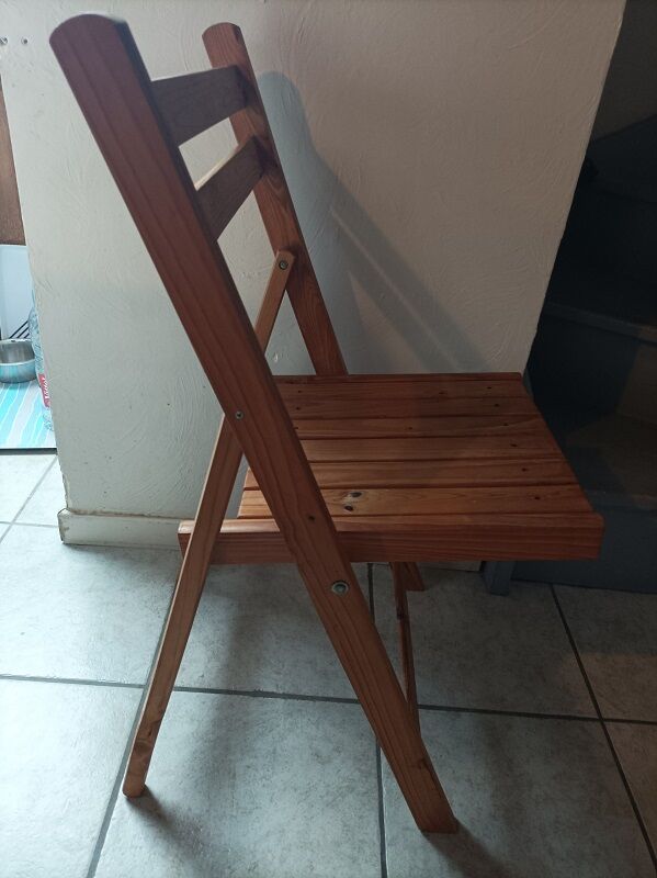 Folding chair in solid wood