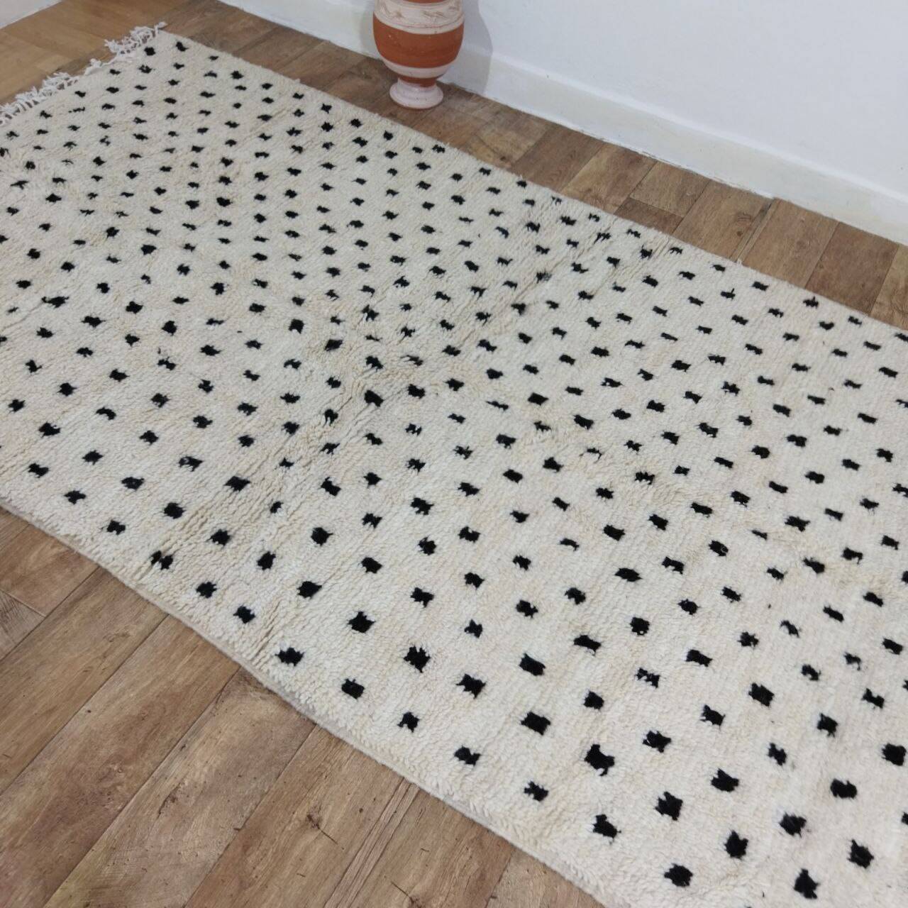 Handmade wool Berber rug 270 x 160 cm