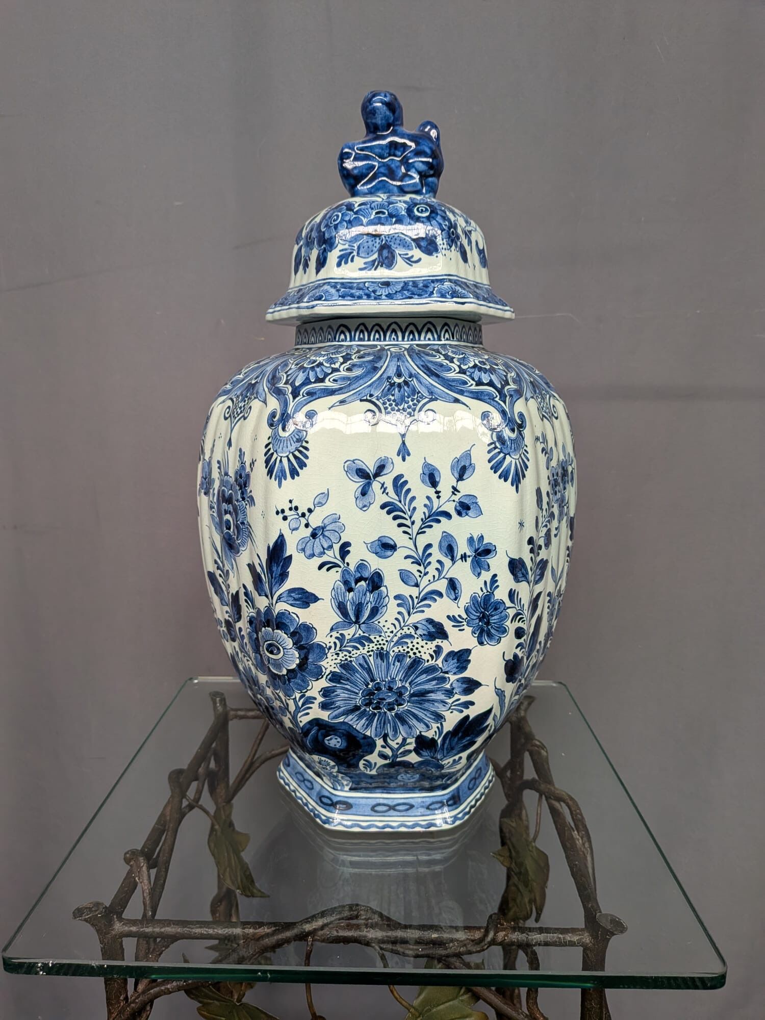 Royal Delft vase. Hand-painted.