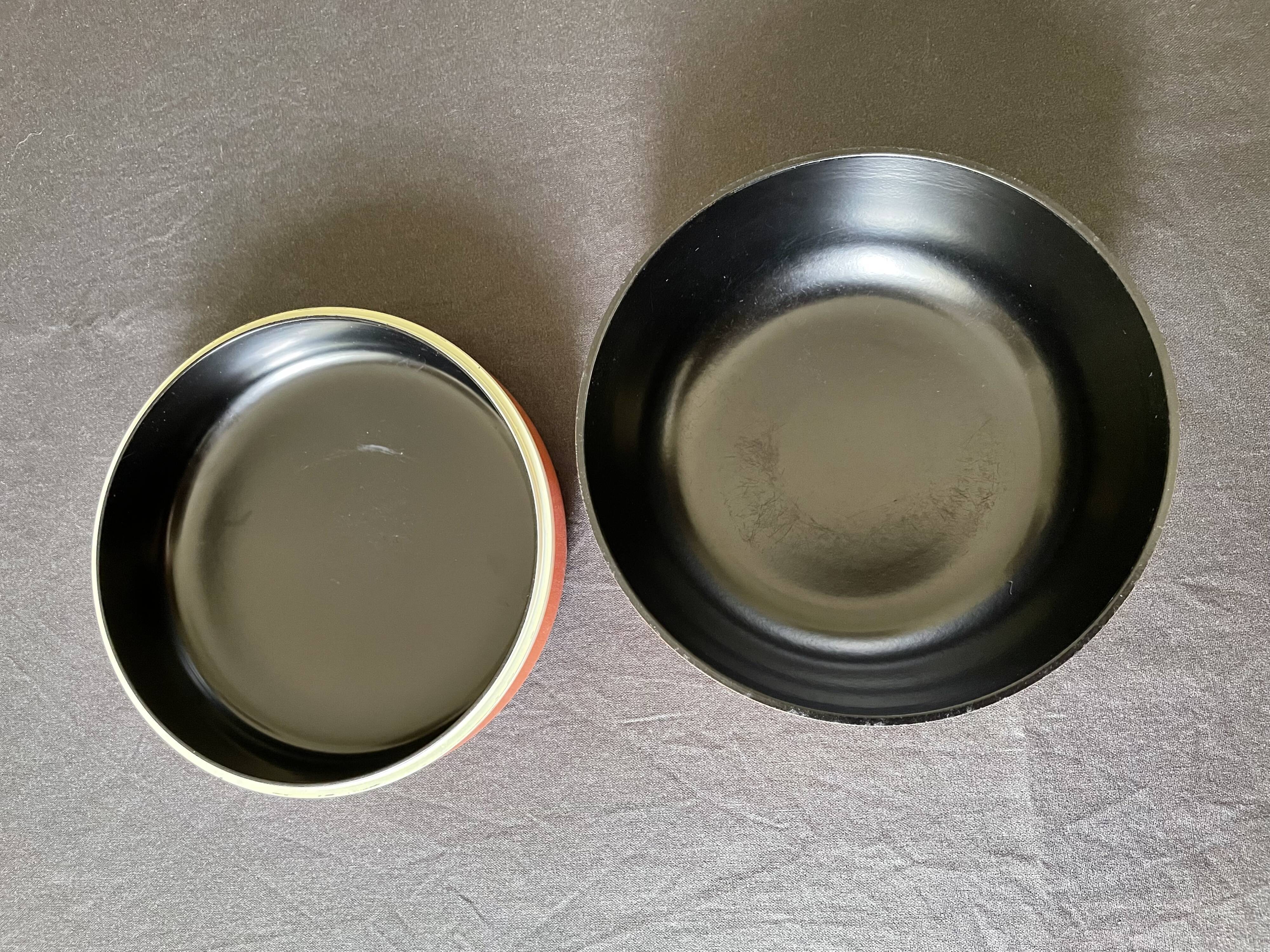 Pull-out boxes in bakelite lacquered 70s