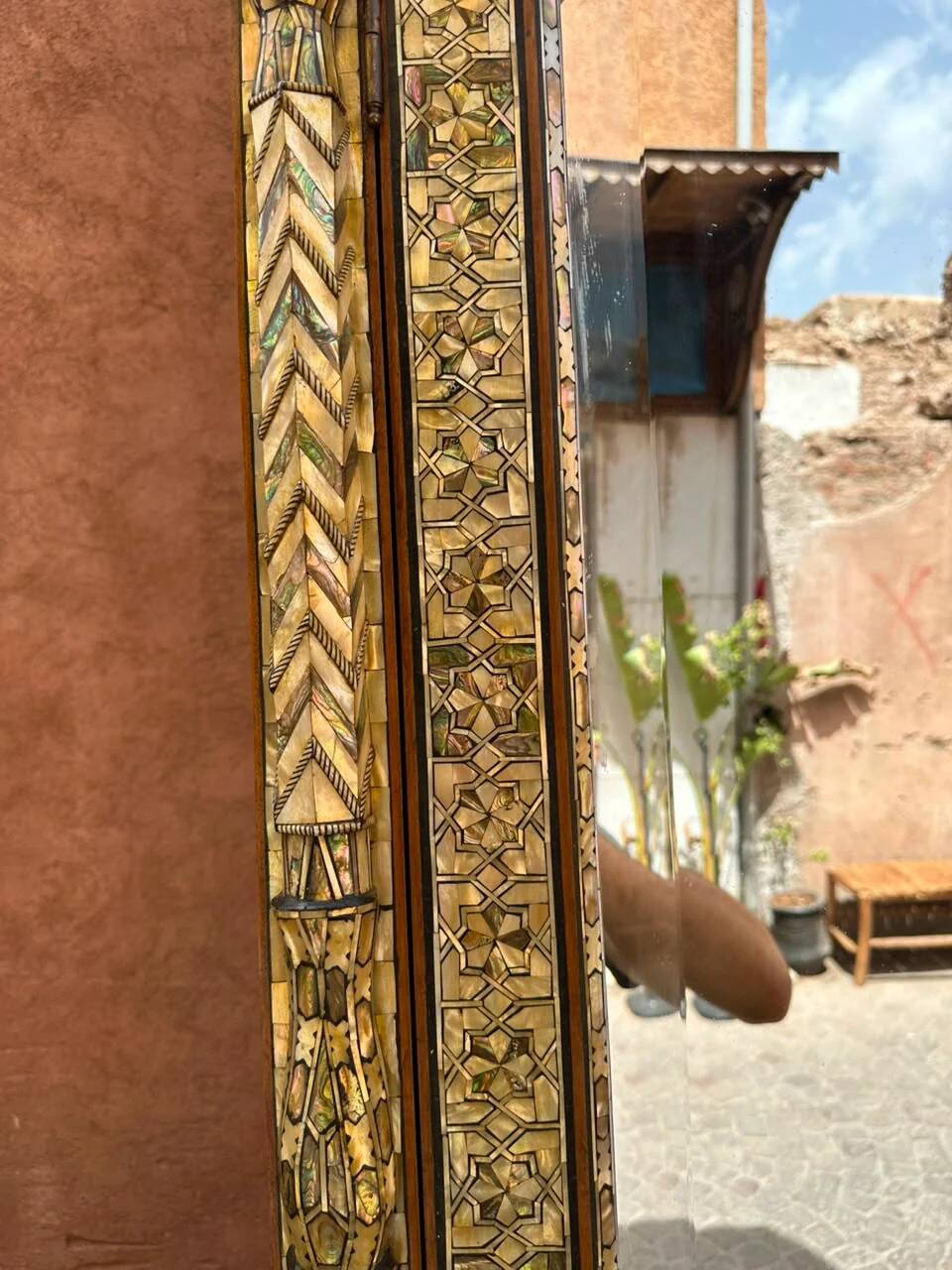 Armoire Levantine en Nacre — Signée Ahmed Jamil Sarsar, Datée 1890