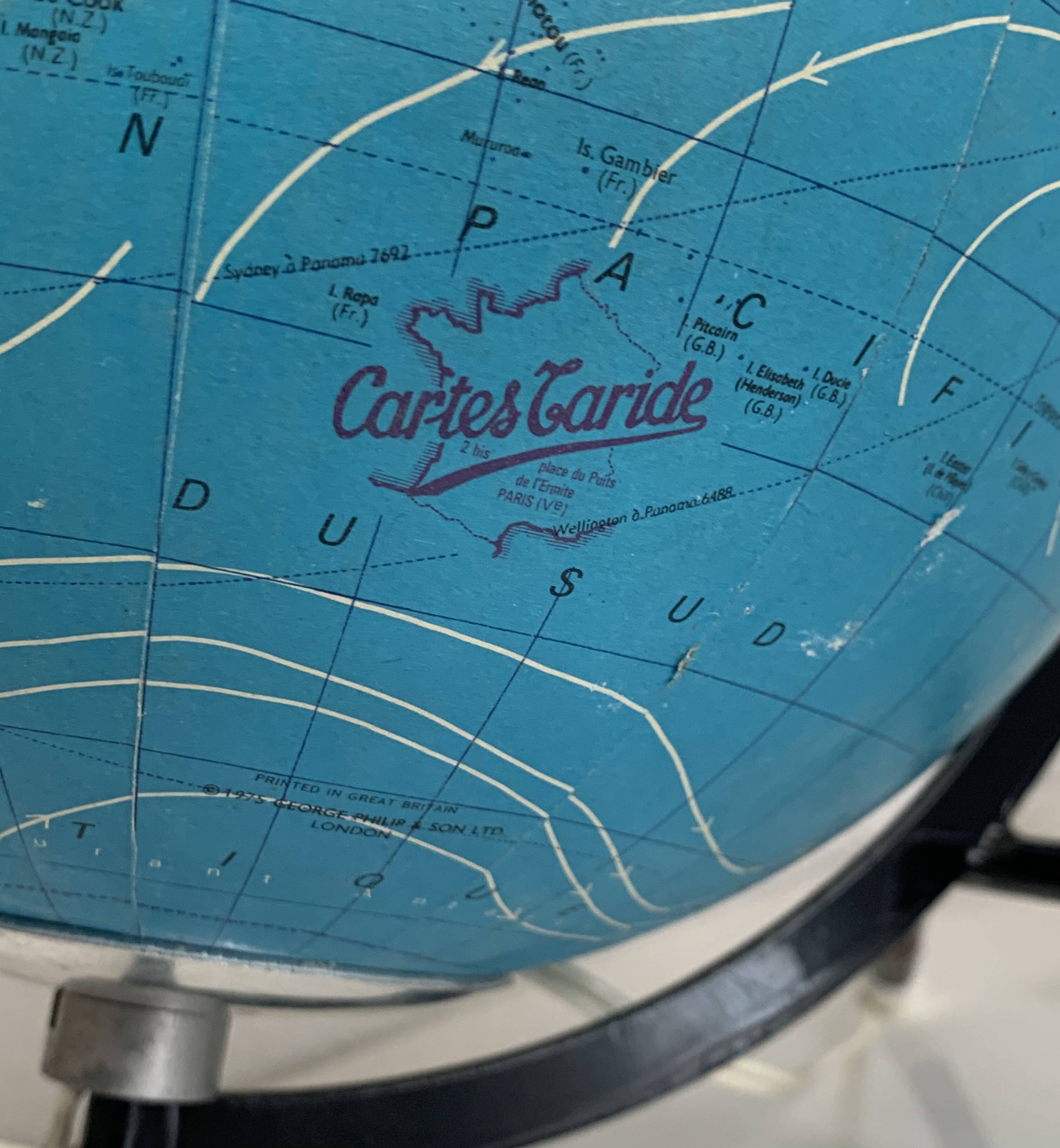 Vintage 1975 globe, tripod glass, Taride world map - 28 cm