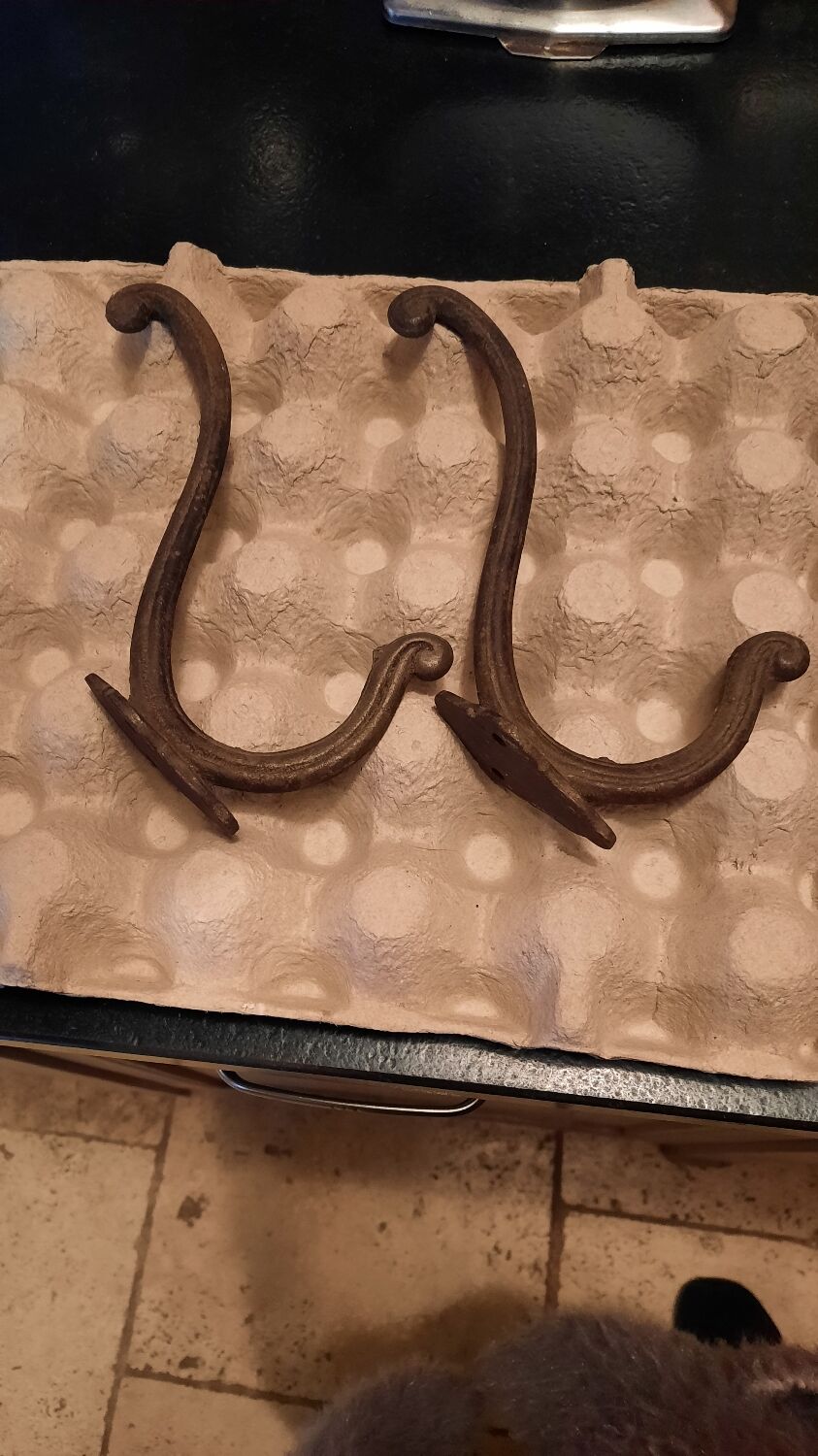 Set of 2 metal hooks