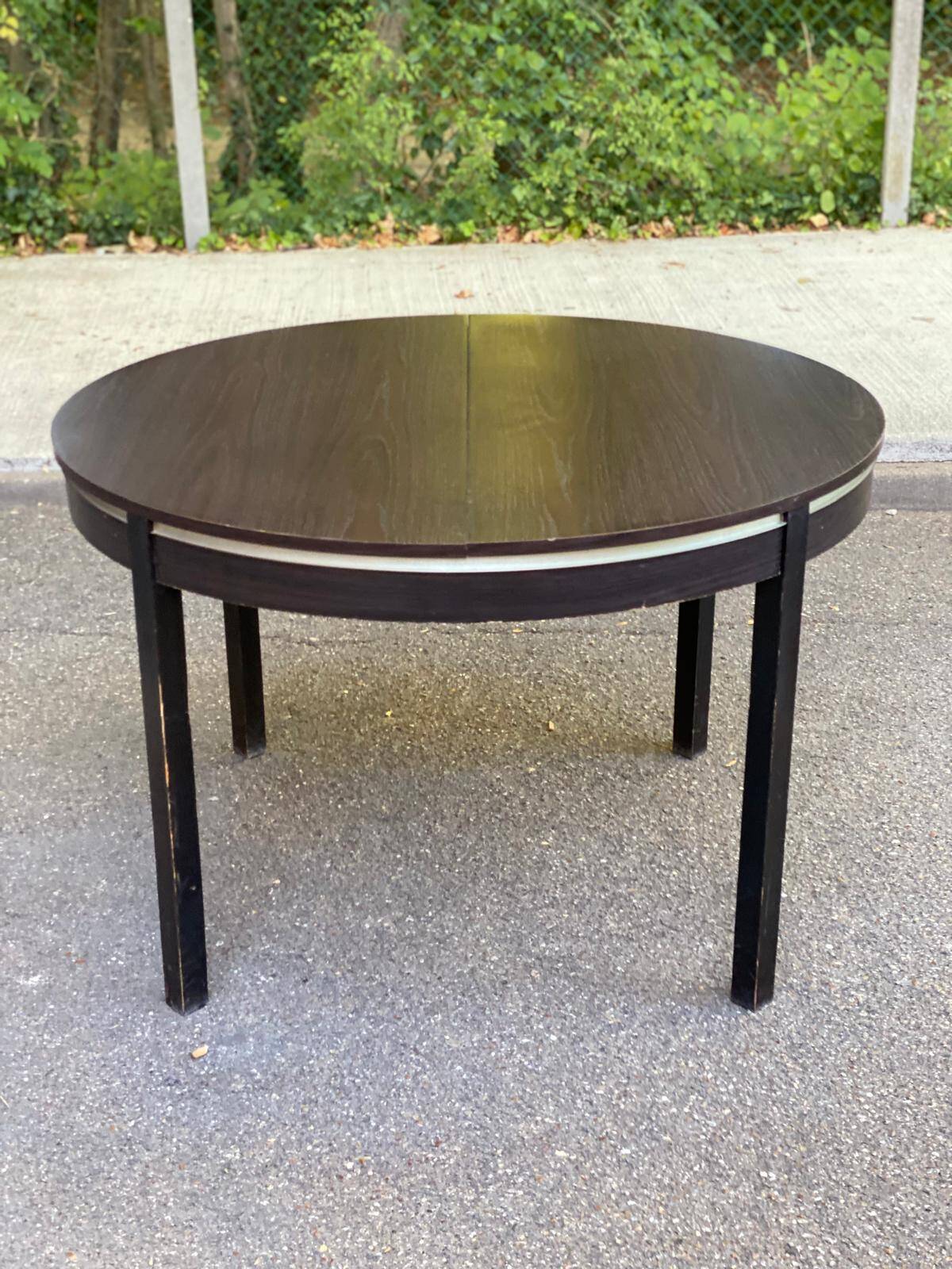 Contemporary round extendable Scandinavian dining table in wenge 1990
