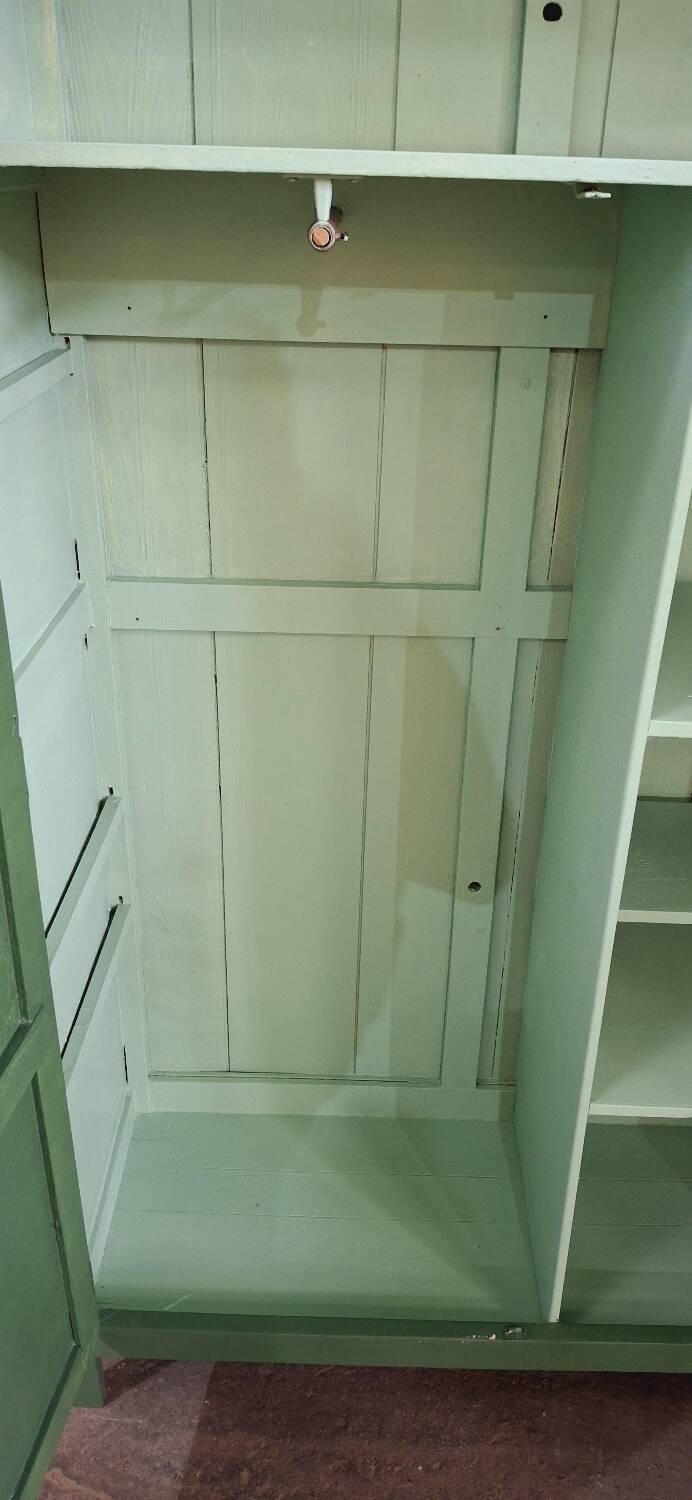 Armoire vintage