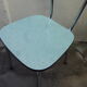 Chaise en formica bleue