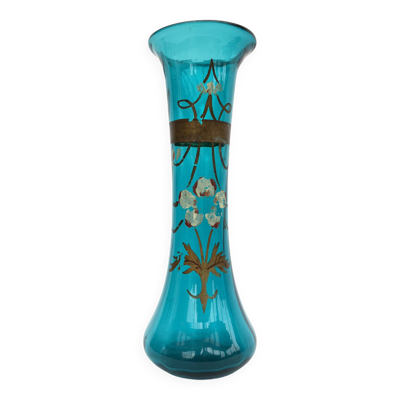 Grand vase de forme diabolo en verre soufflé bleu turquoise avec décor floral • Art Nouveau • 1900s