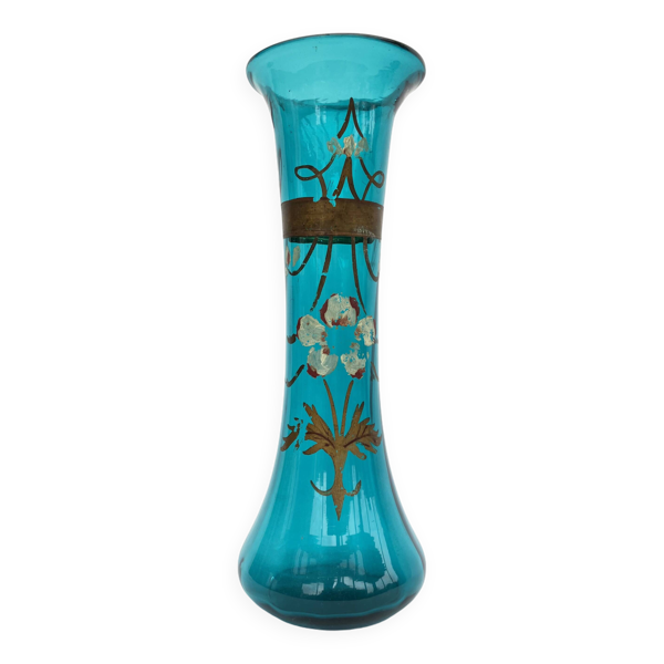 Grand vase de forme diabolo en verre soufflé bleu turquoise avec décor floral • Art Nouveau • 1900s