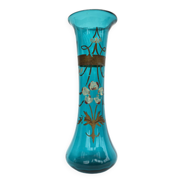 Grand vase de forme diabolo en verre soufflé bleu turquoise avec décor floral • Art Nouveau • 1900s