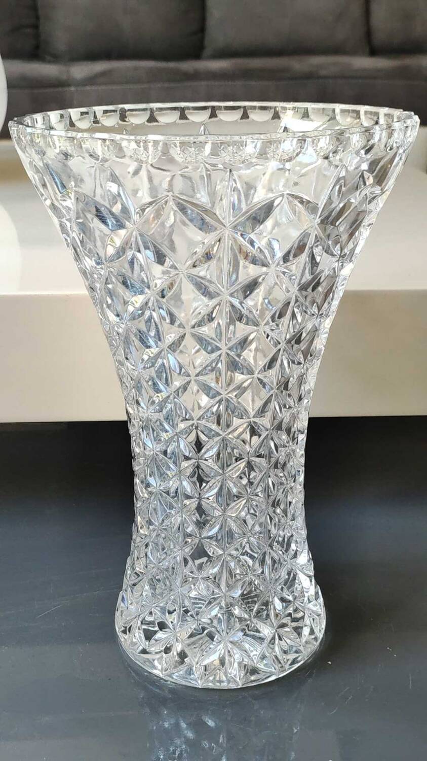 Large Tulipier Vase in cut Bohemian crystal. Star/diamond patterns. High 26 cm