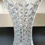 Large Tulipier Vase in cut Bohemian crystal. Star/diamond patterns. High 26 cm