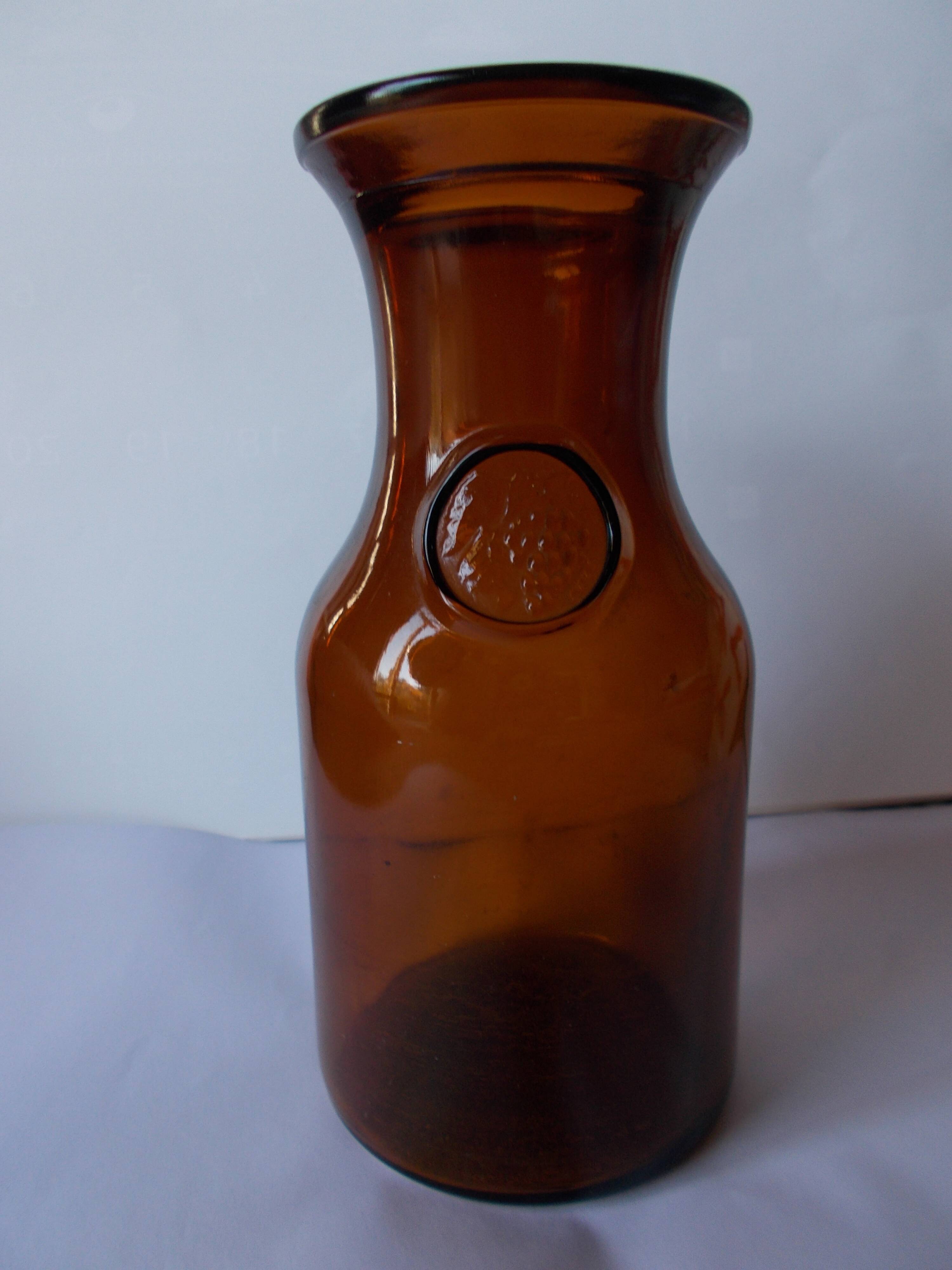 Carafe en verre fumée marron