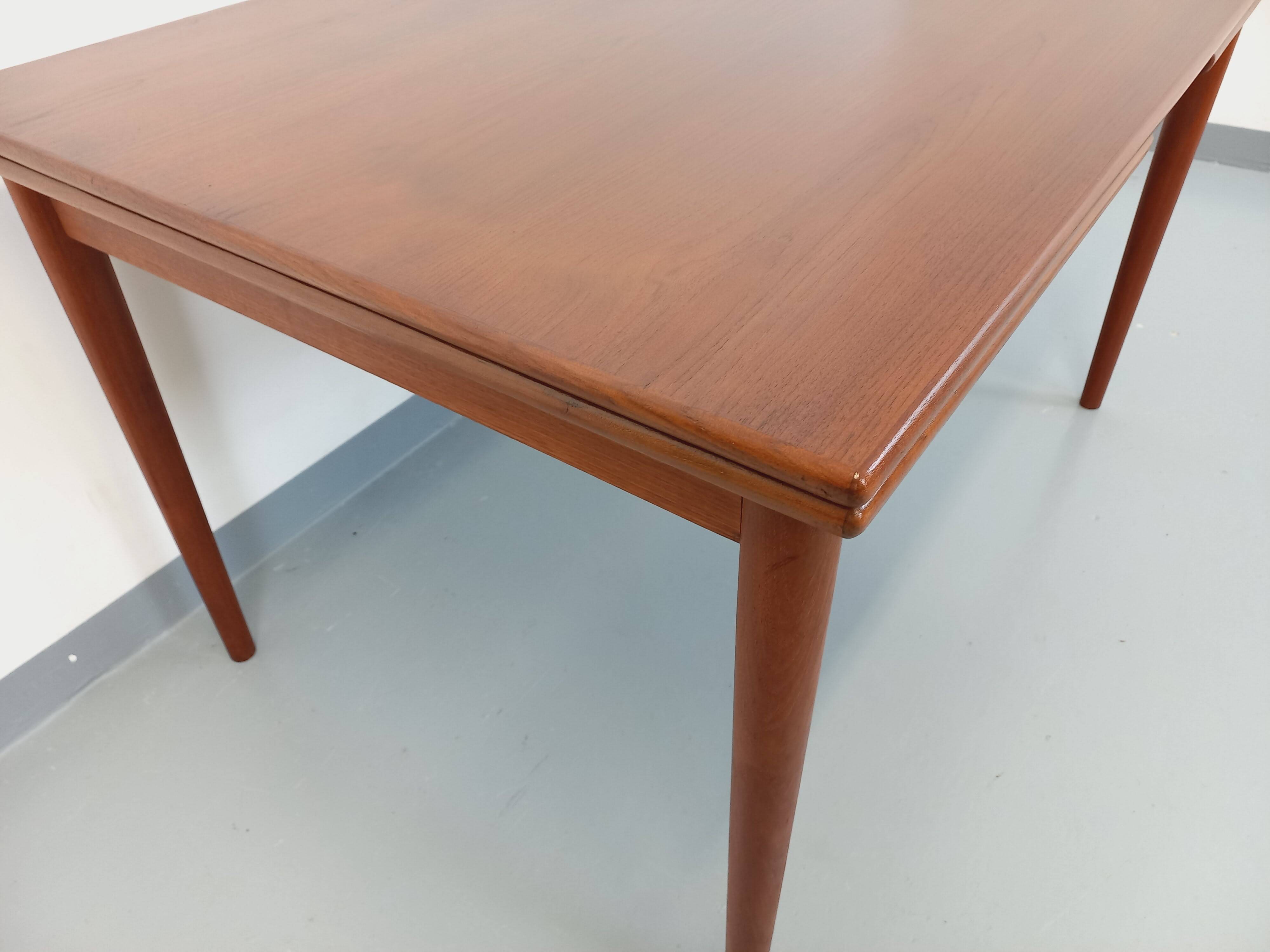 Table à manger en teck avec rallonges de style scandinave, années 50 60