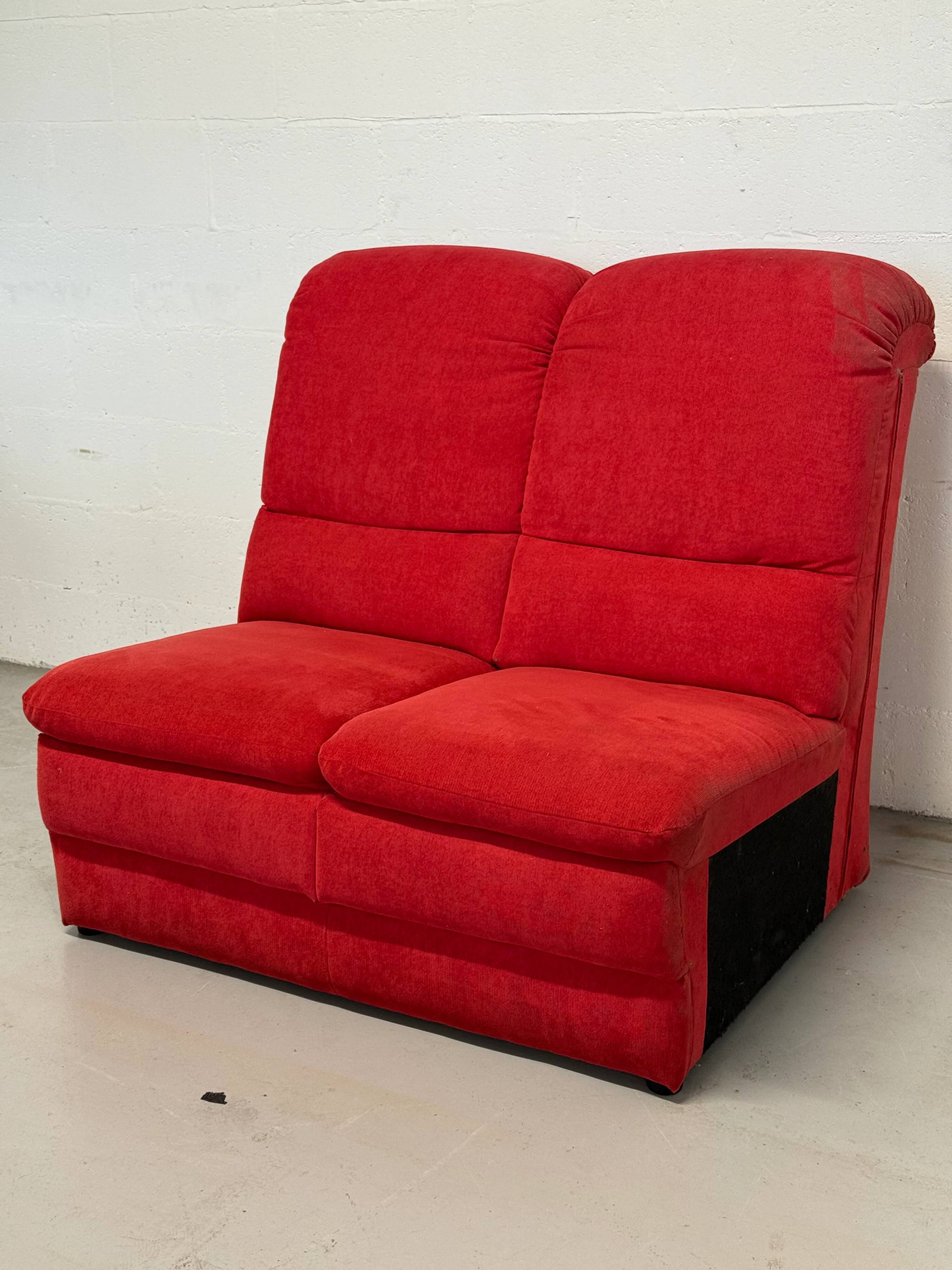 Vintage 2-seater sofa module without armrests in red fabric