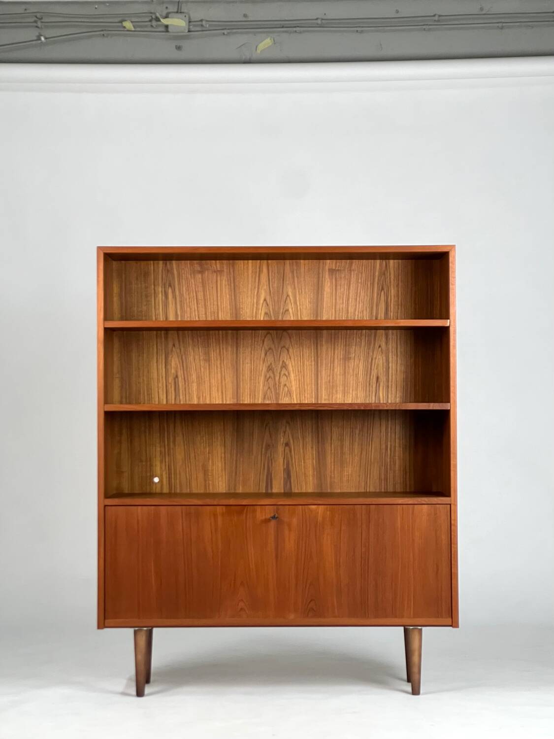 Buffet haut vintage Schrank, design danois, années 1960, milieu du siècle