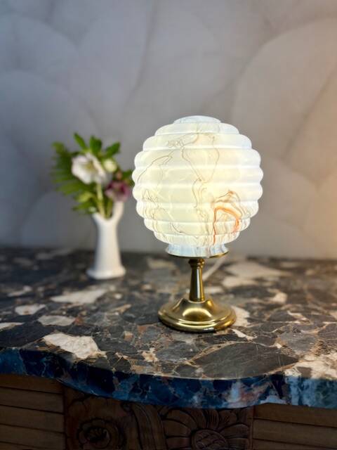 Small Art Deco lamp in marbled opaline.