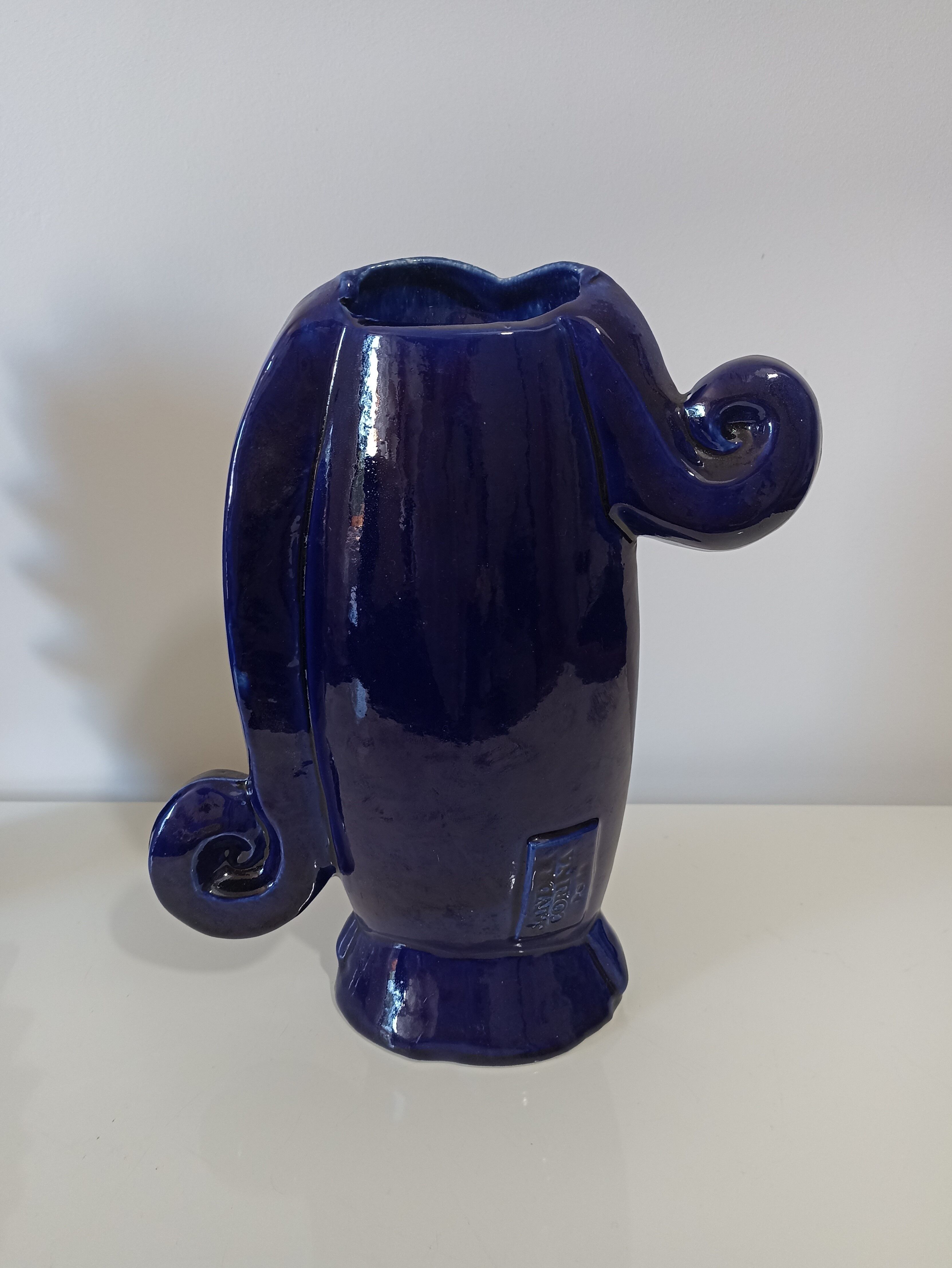 Vase face glazed earthenware blue design XXe Sandra Corina Paris