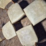 Lot de quatre chaises vintage