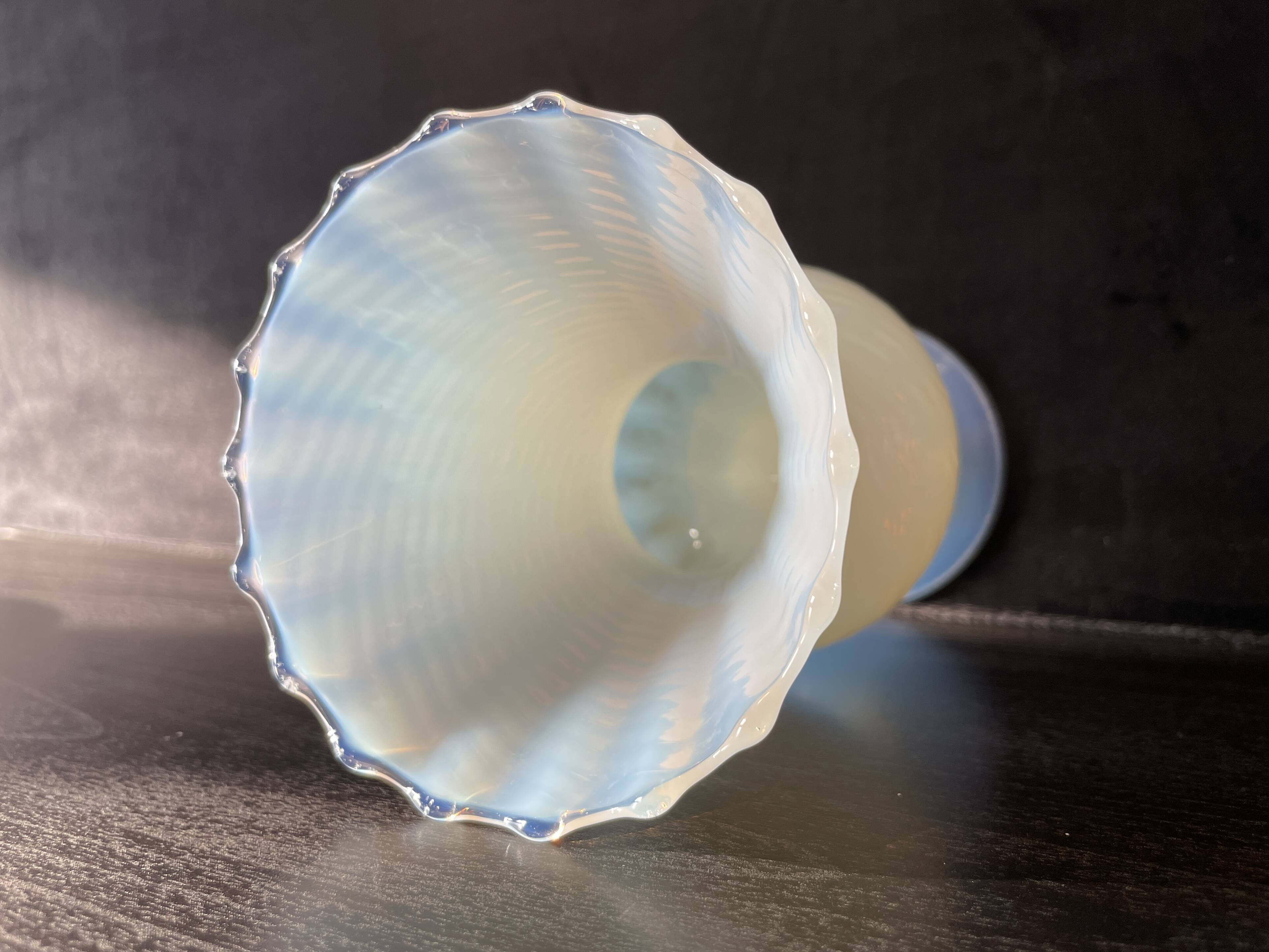 Vase en opaline, verre d'Empoli, Florence Italie 1960