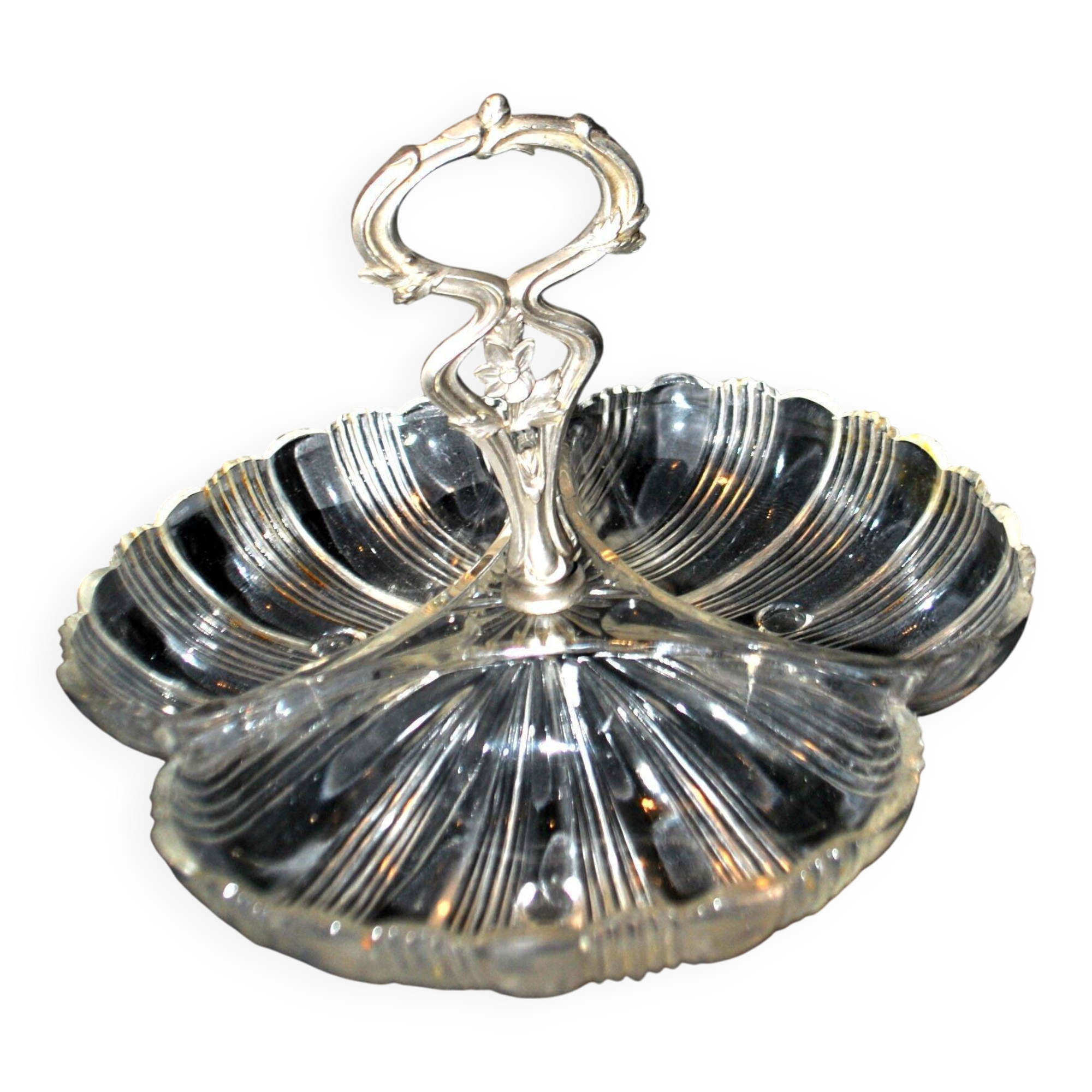 Art Nouveau polylobed bowl in molded glass, shell shape, 1900-1910