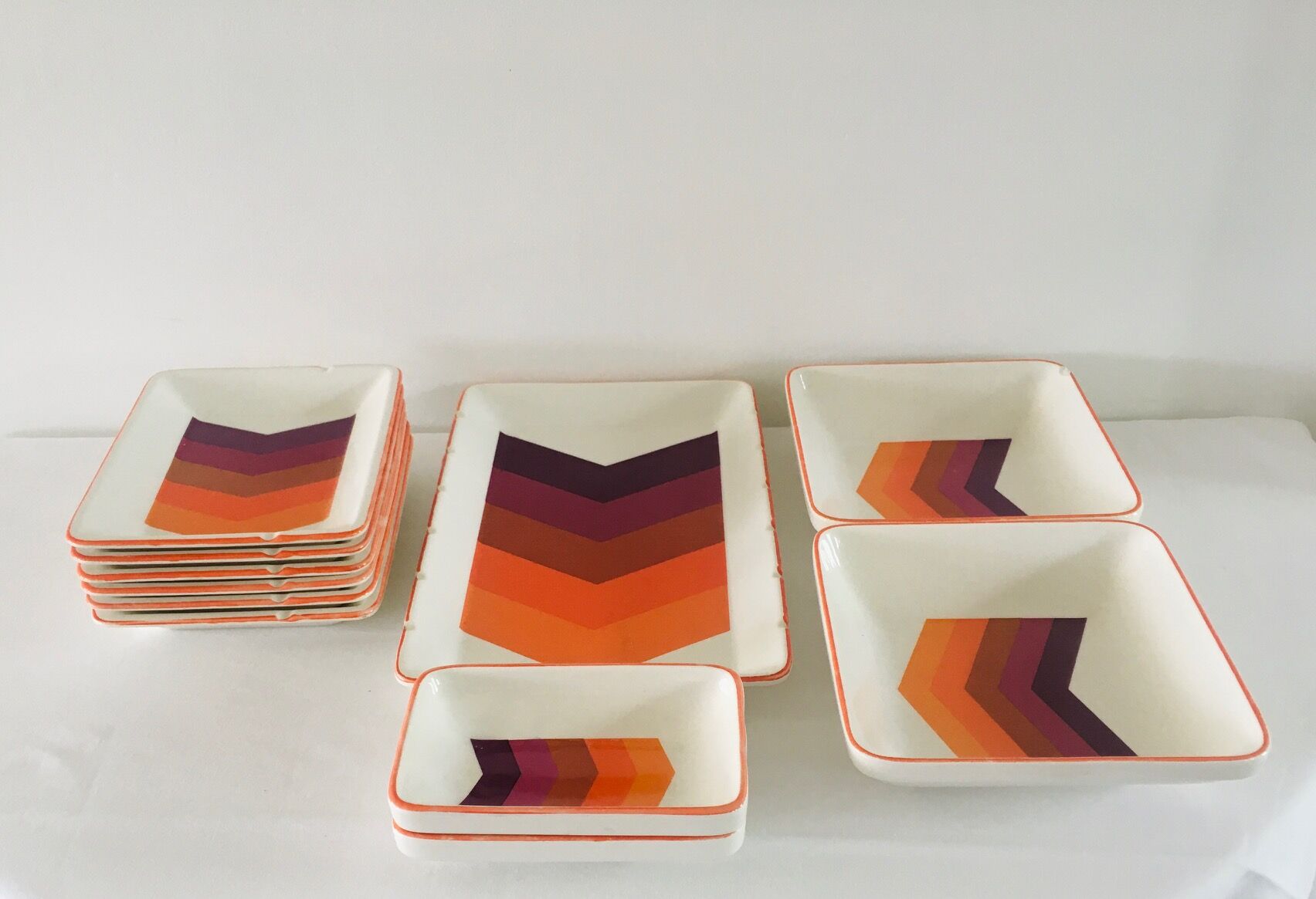 Gien service in enamelled porcelain modèle "arrows" 70s