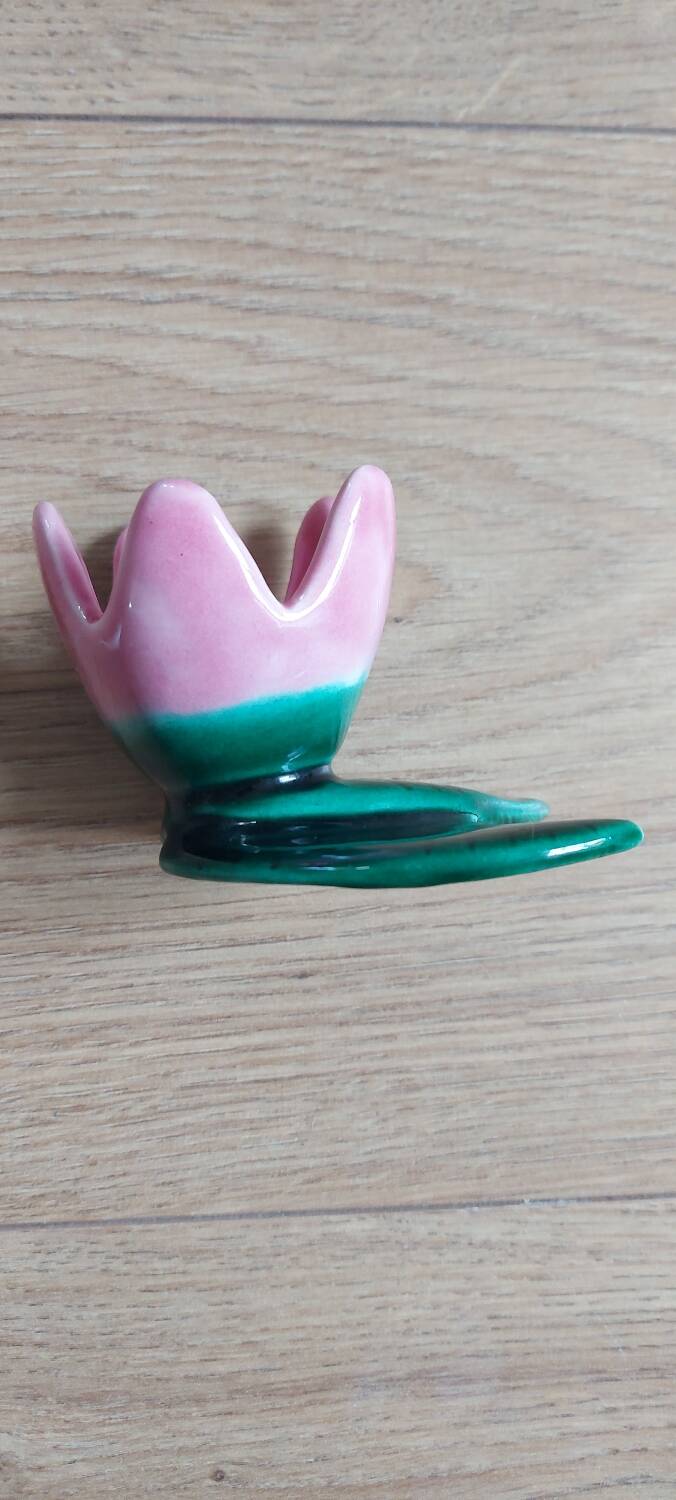 Flower slip egg cup