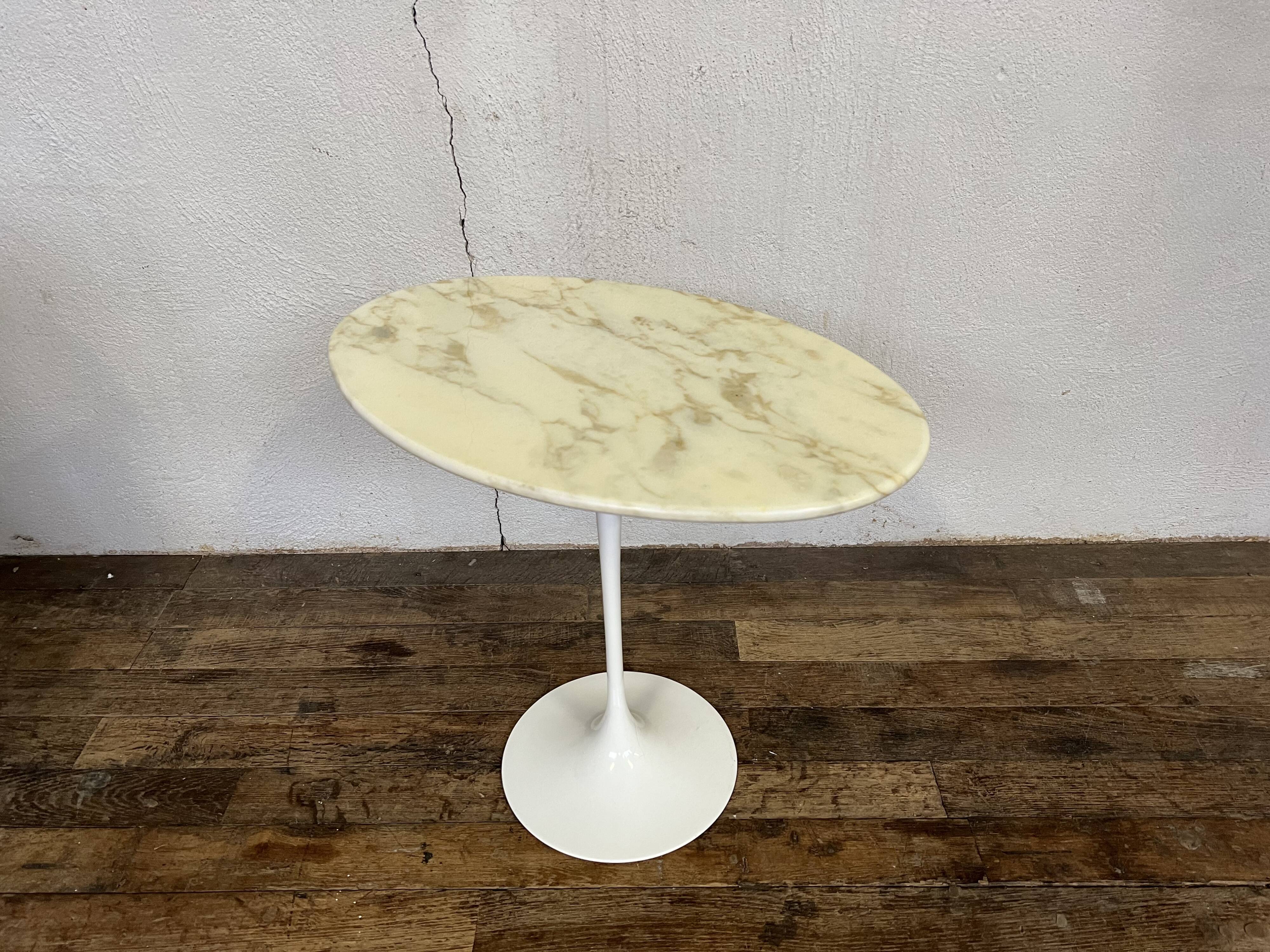 Oval pedestal table Eero Saarinene design Knoll international 1970 original marble