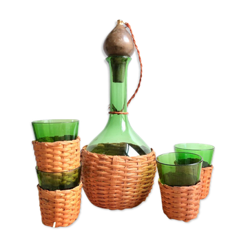 Carafe et verres vintage, avec osier