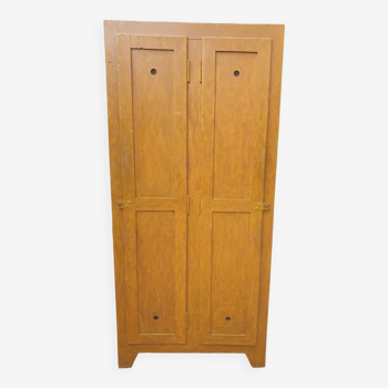 Armoire parisienne en bois