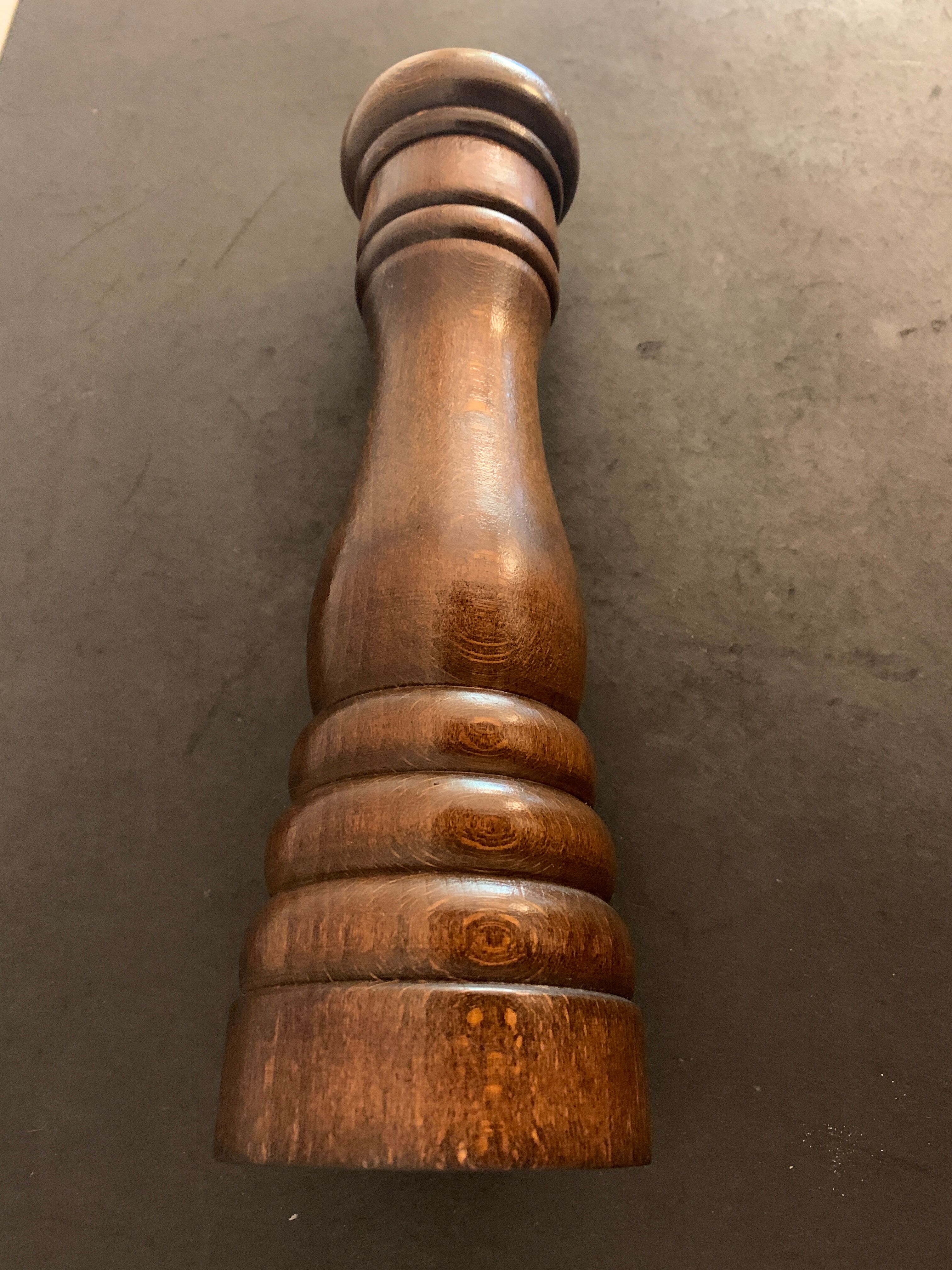 Pepper or pepper mill in wood Peugeot Frères Lion, height 26 cm