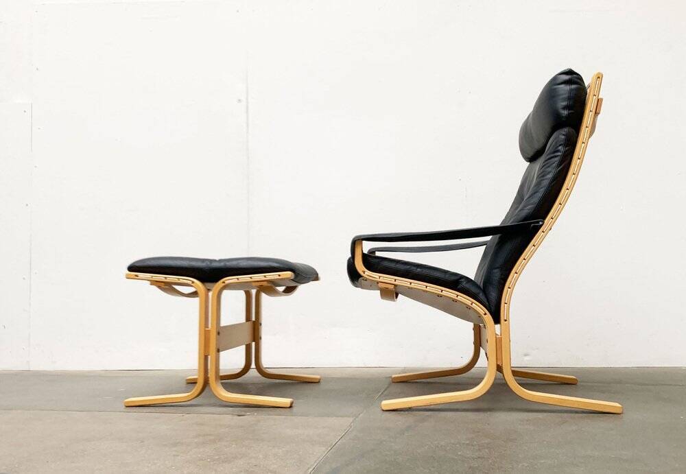 Siesta lounge chair set in Norwegian leather with ottoman by Ingmar Relling for Ekornes
