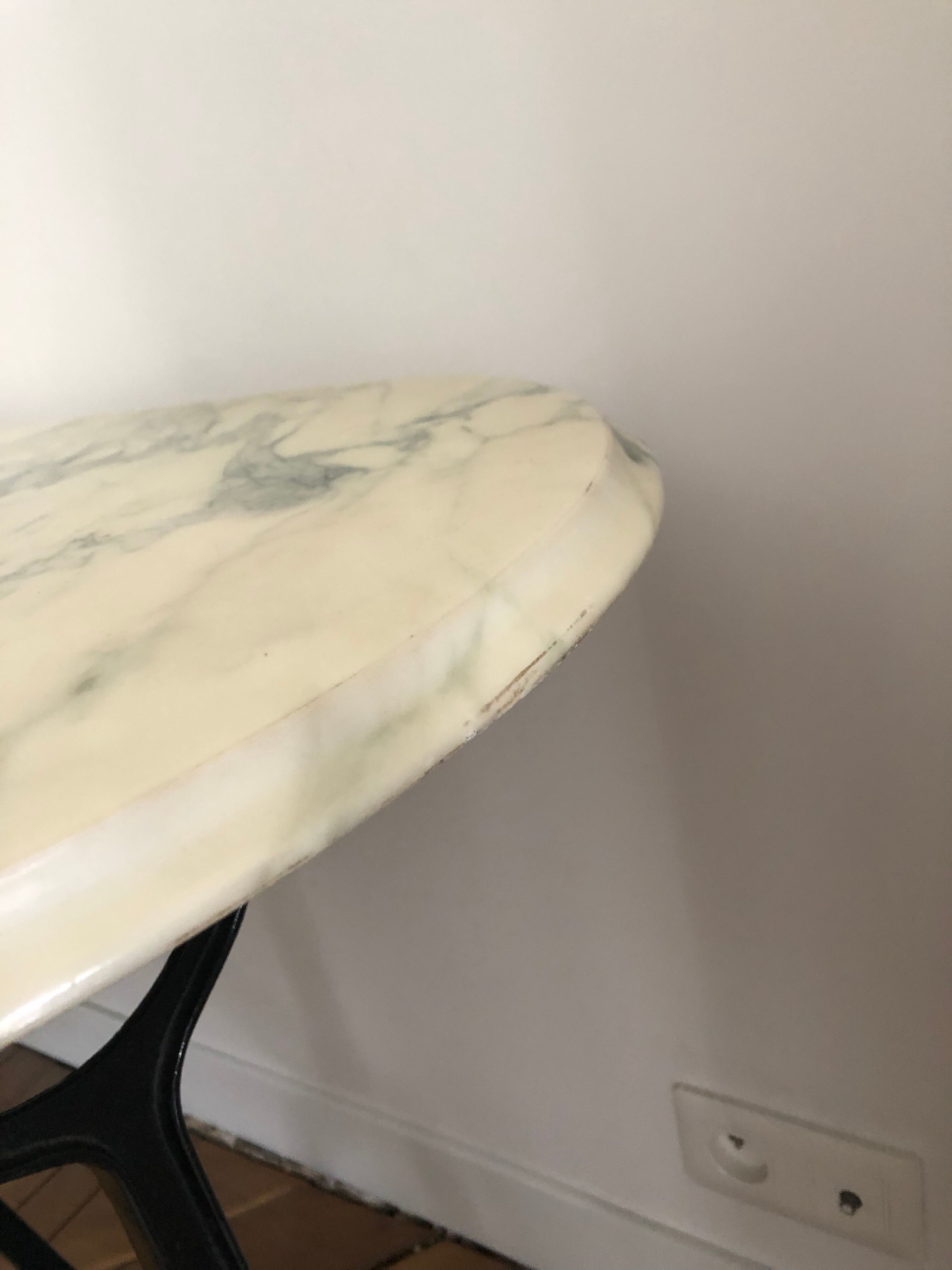 Bistro marble table