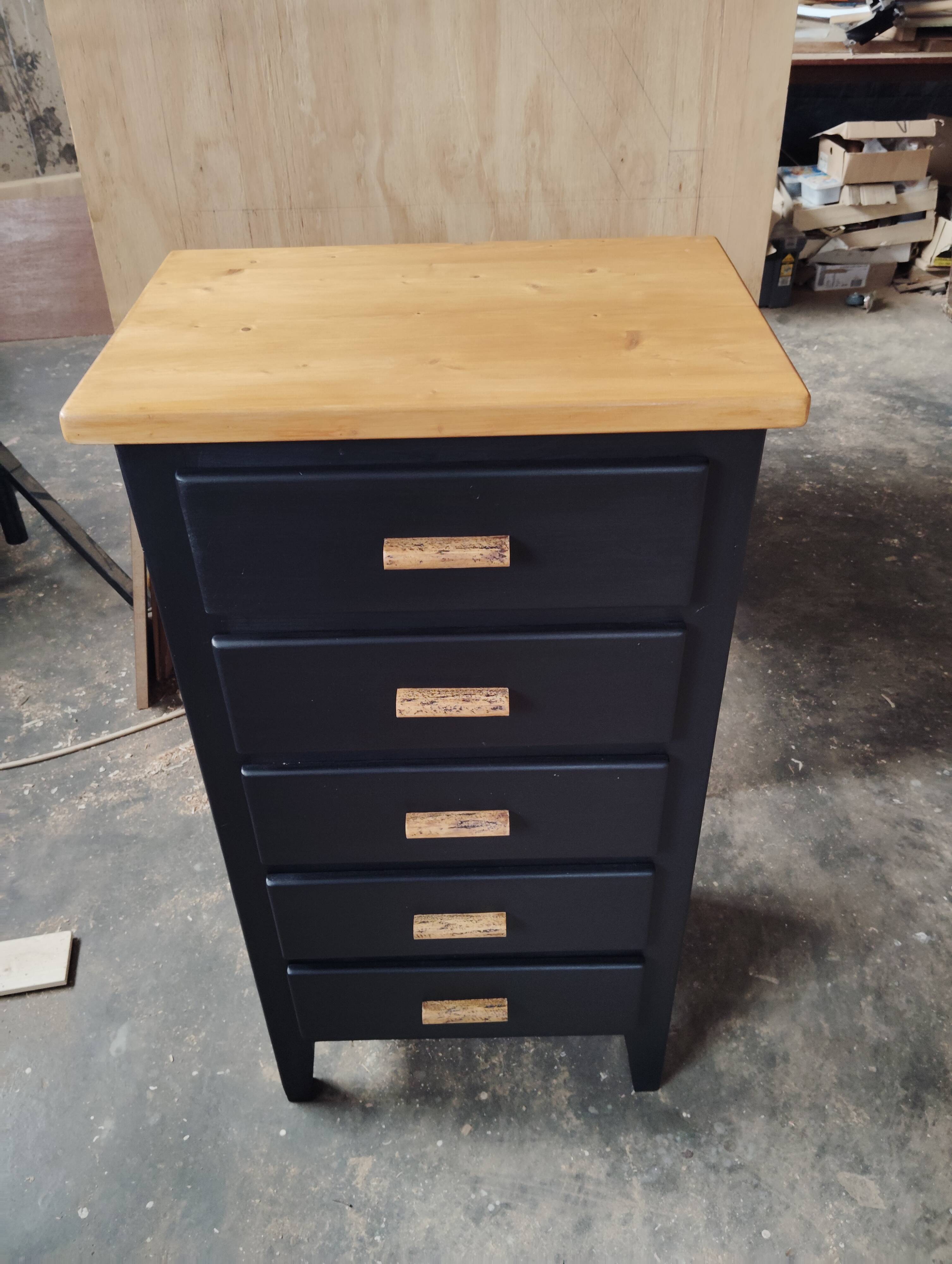 5-drawer chest of drawers with compass feet