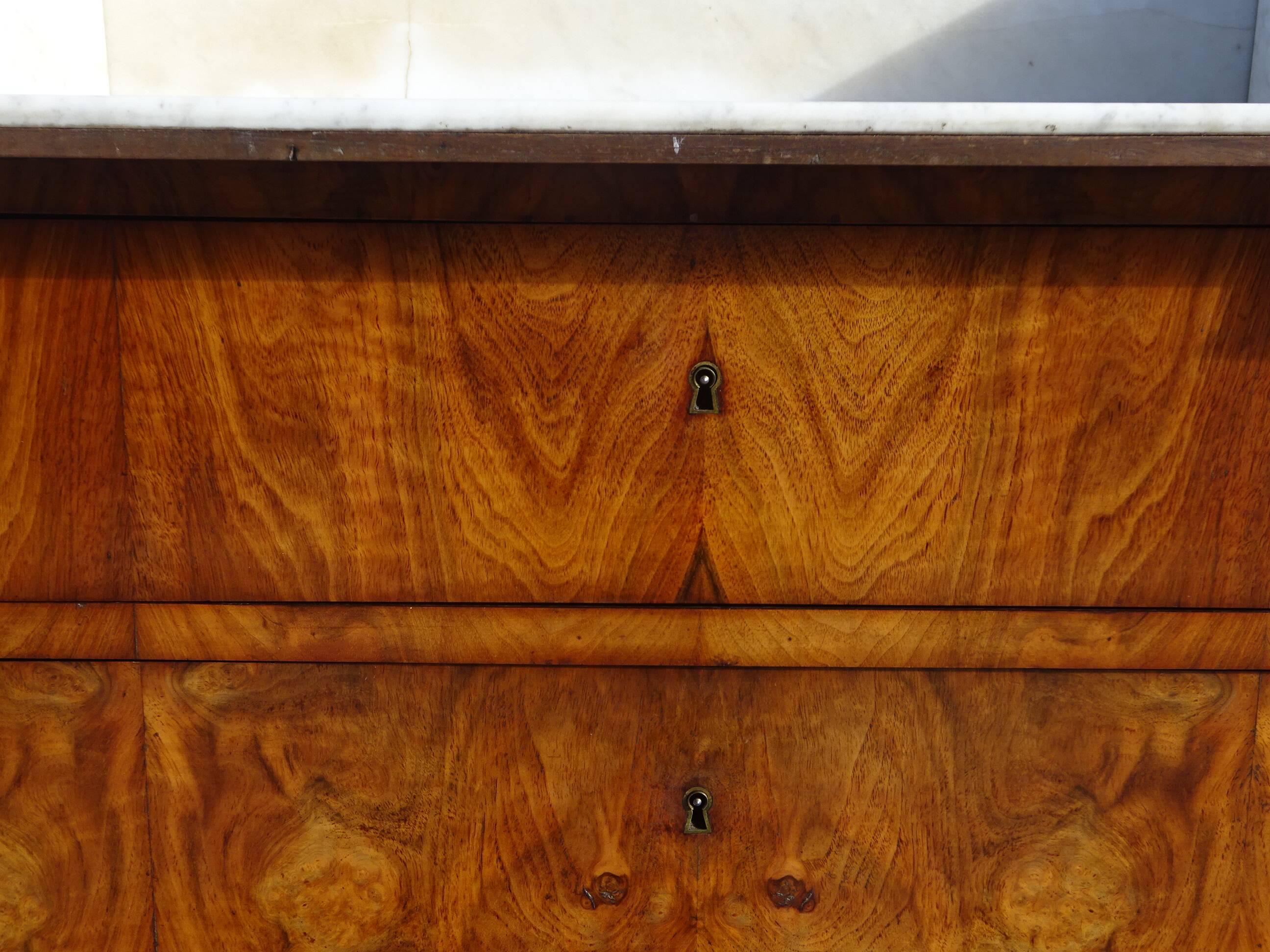 Commode coiffeuse, système en chemin de fer