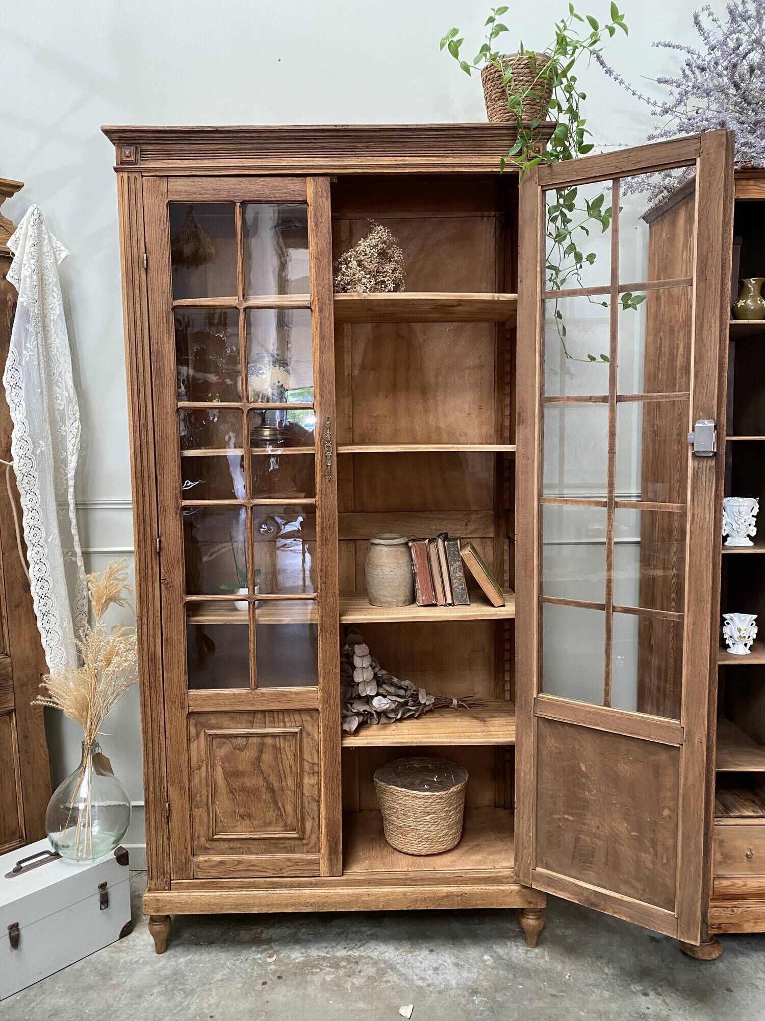 Antique display cabinet (renovated)