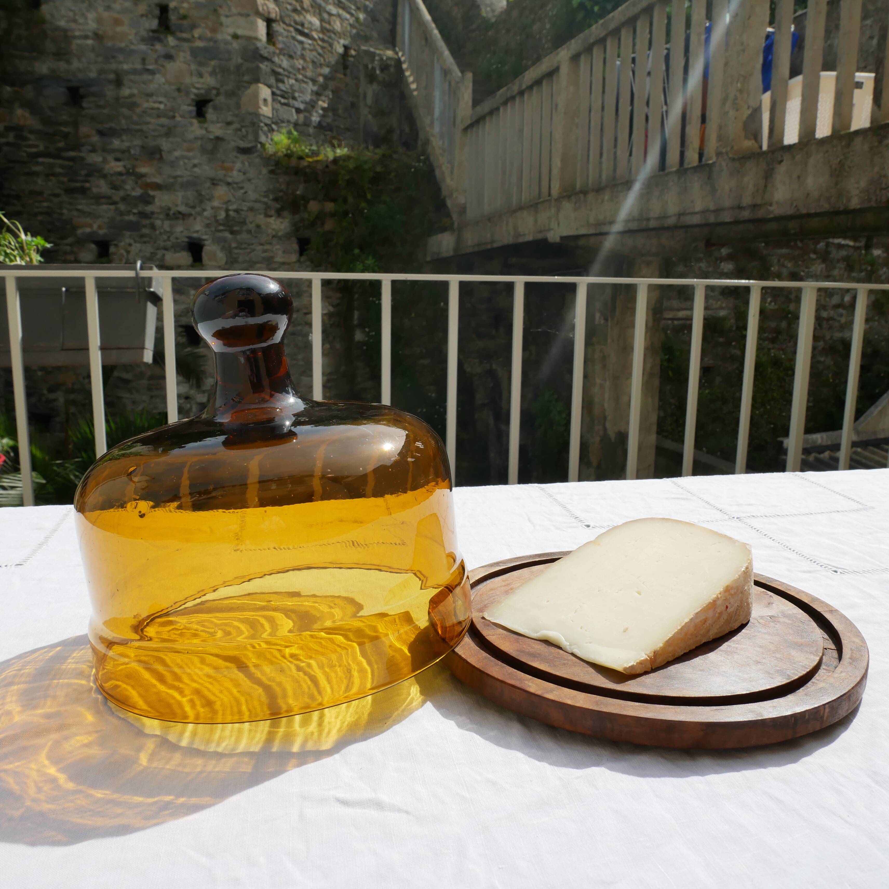 Glass cheese bell with wooden top