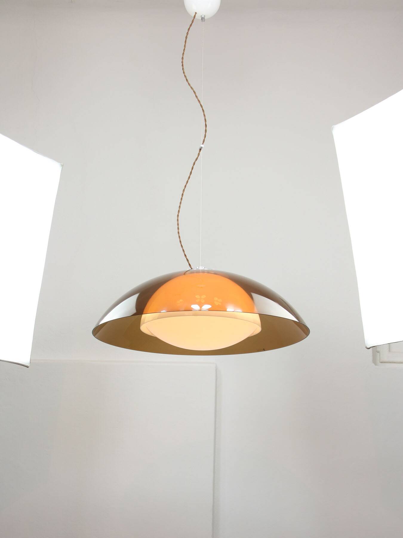 Lampe Space Age en forme d'ovni marron rare de Guzzini, années 1970