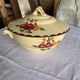 Soupière ancienne Longchamp modèle Agen en faïence française à décor floral