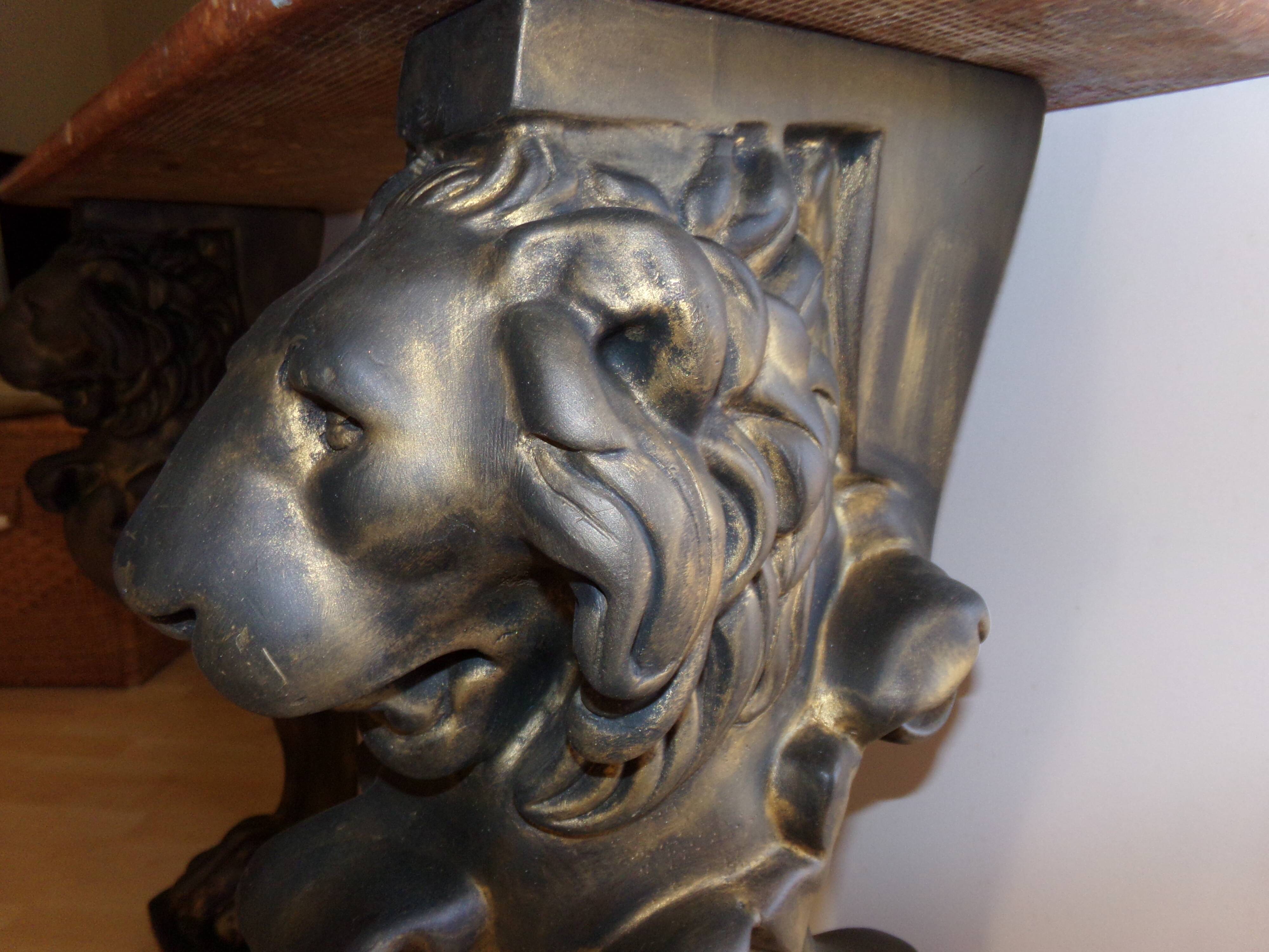 Console en marbre sur pieds lions