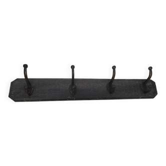 Wall-mounted coat rack with 4 hooks