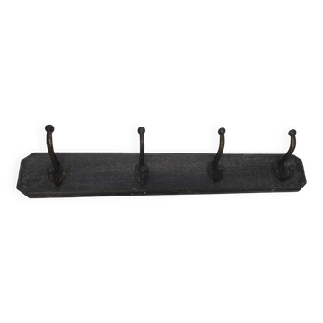 Wall-mounted coat rack with 4 hooks