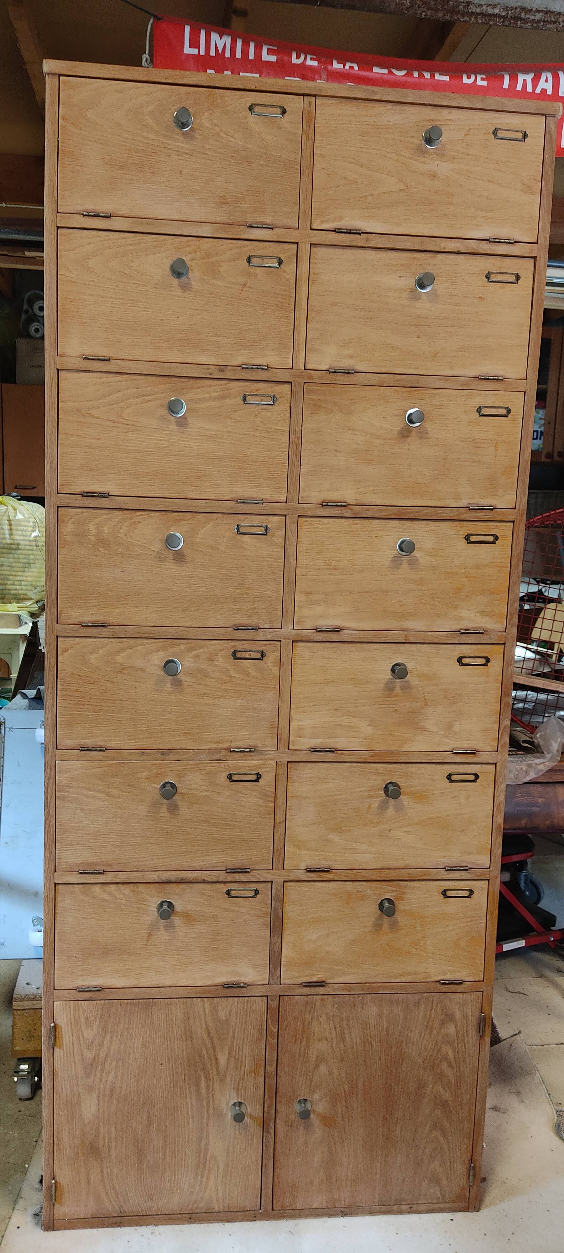 Meuble à clapets