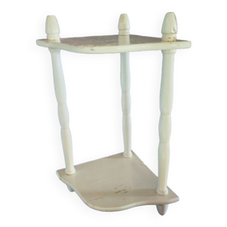 Corner shelf