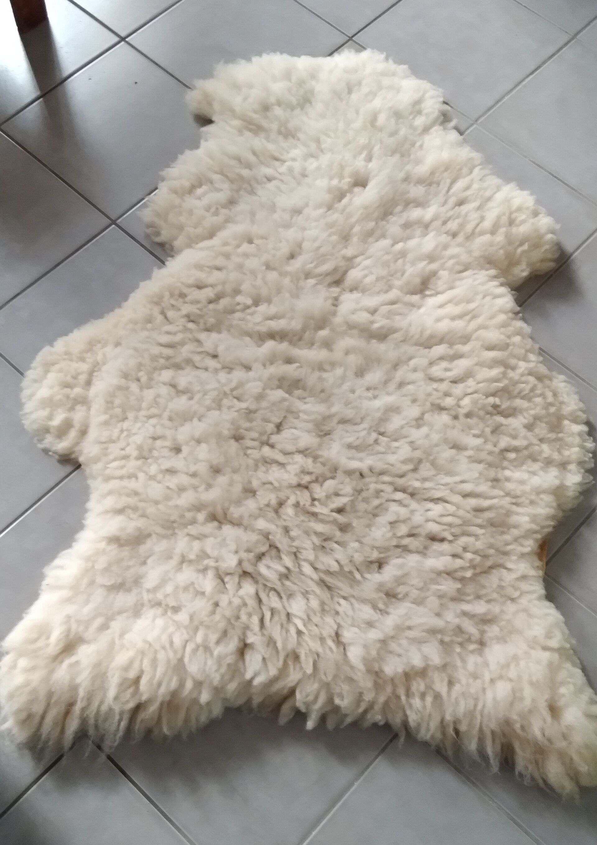 Natural sheepskin 130 x 95 cms