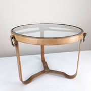 Table basse en laiton et cuir surpiqué